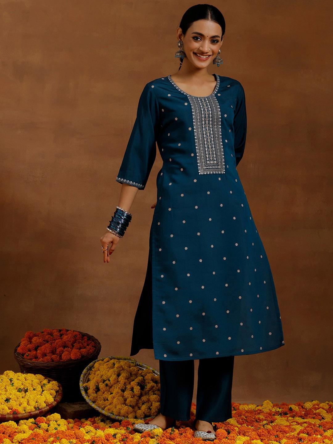 

Libas Ethnic Motifs Embroidered Scoop Neck Three-Quarter Sleeves Kurta Set, Blue