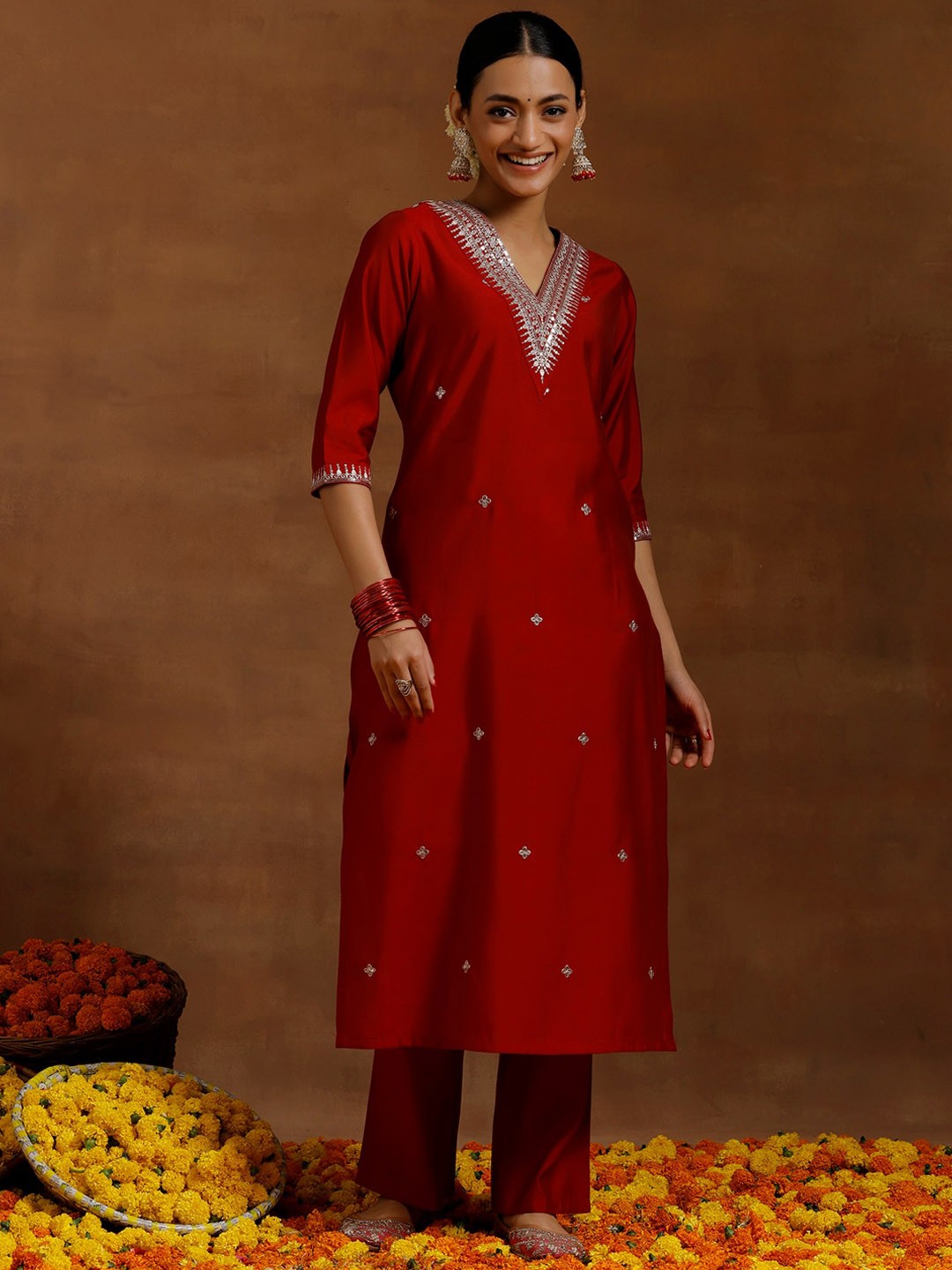 

Libas Ethnic Motifs zari & sequiens Embroidered Straight Kurta with Trousers, Red