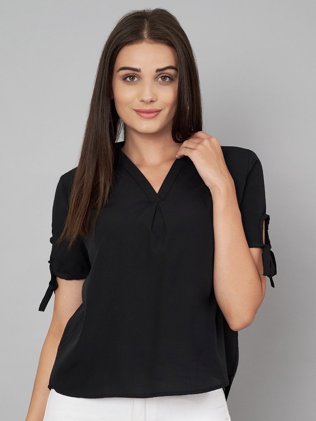

Yaadleen V-Neck Short Sleeves Top, Black