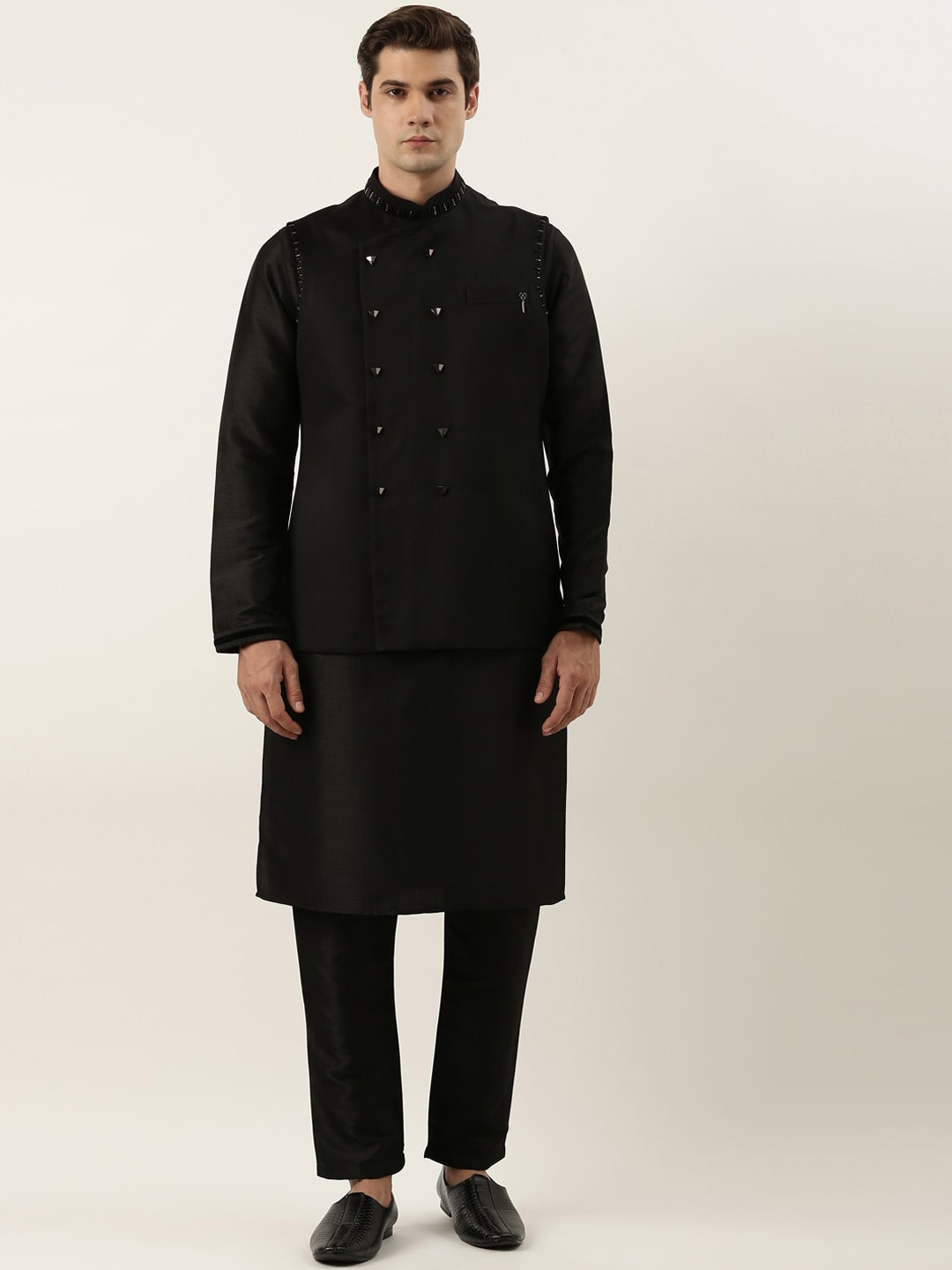 

TheEthnic.Co Mandarin Collar Regular Kurta with Trousers With Nehru Jacket, Black