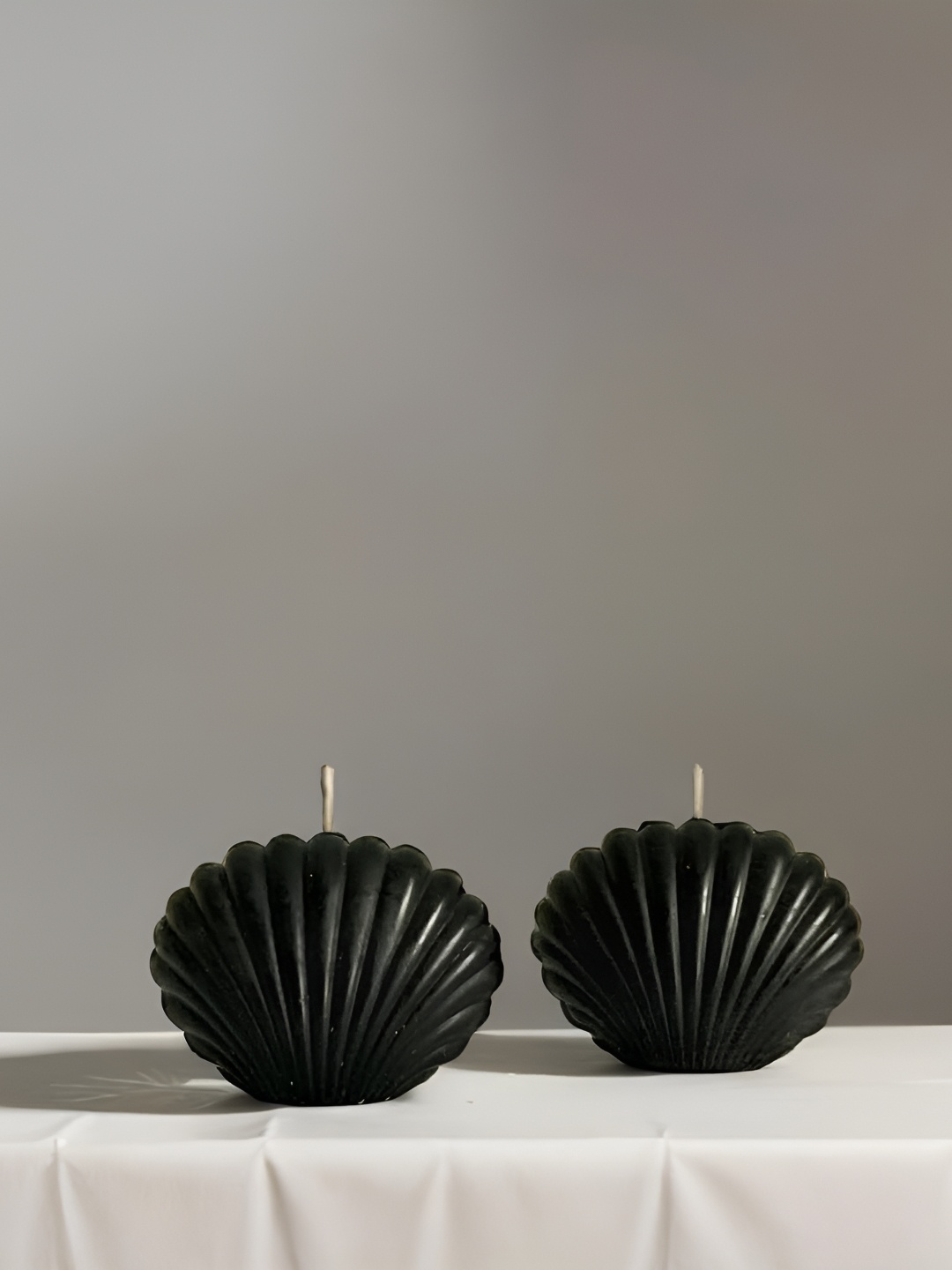 

atorakushon Black 2 Pieces Shell Soy Wax Vanilla Scented Pillar Candles