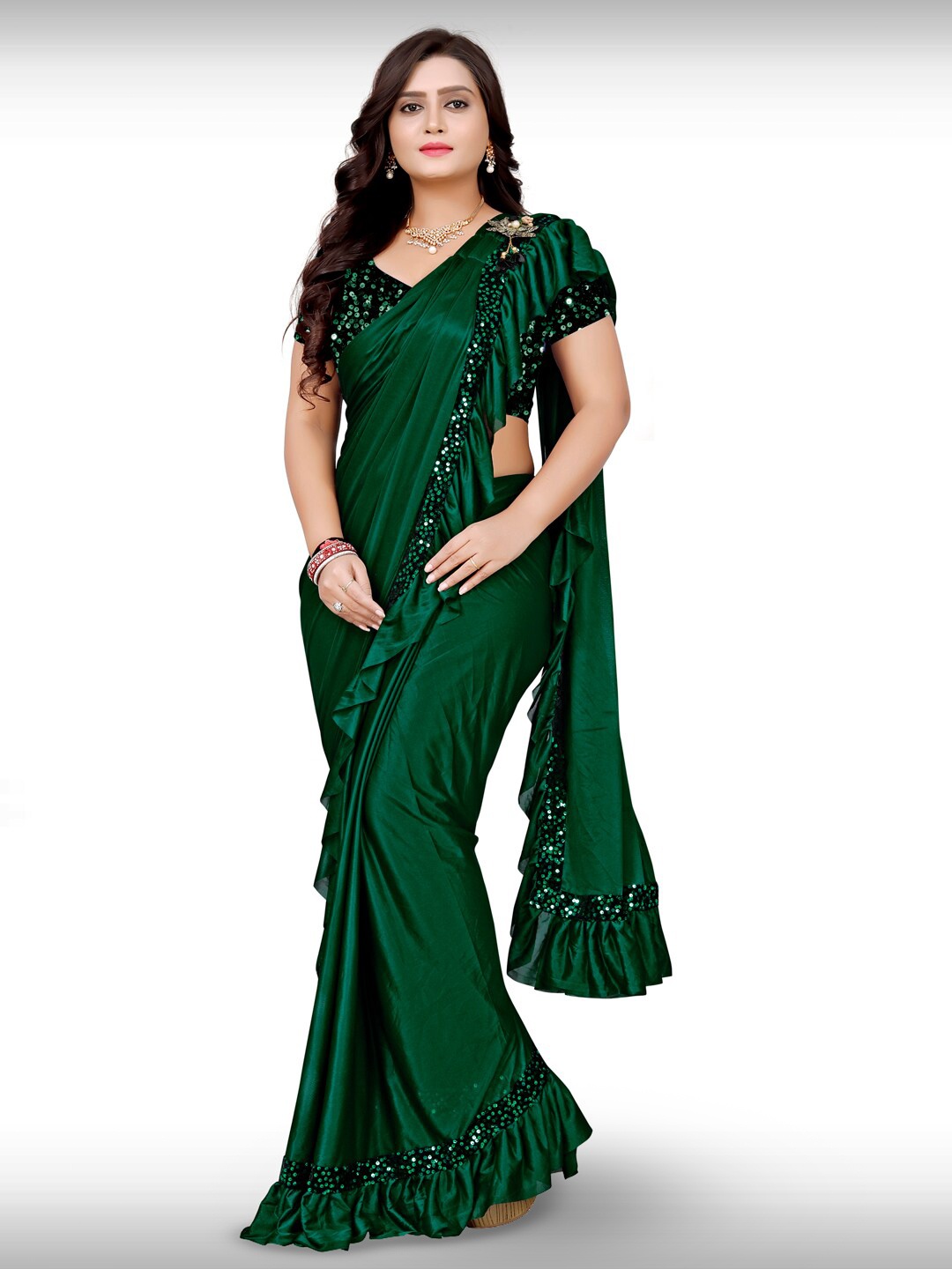 

ANJAVI FASHION Sequinned Saree, Green