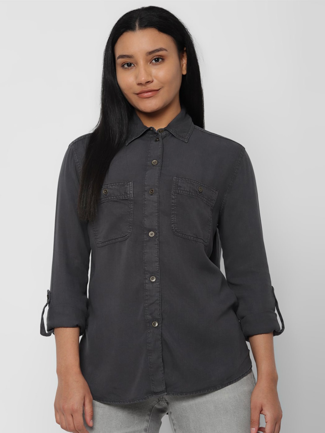 

AMERICAN EAGLE OUTFITTERS Spread Collar Roll-Up Sleeves Regular Fit Shirt, Black