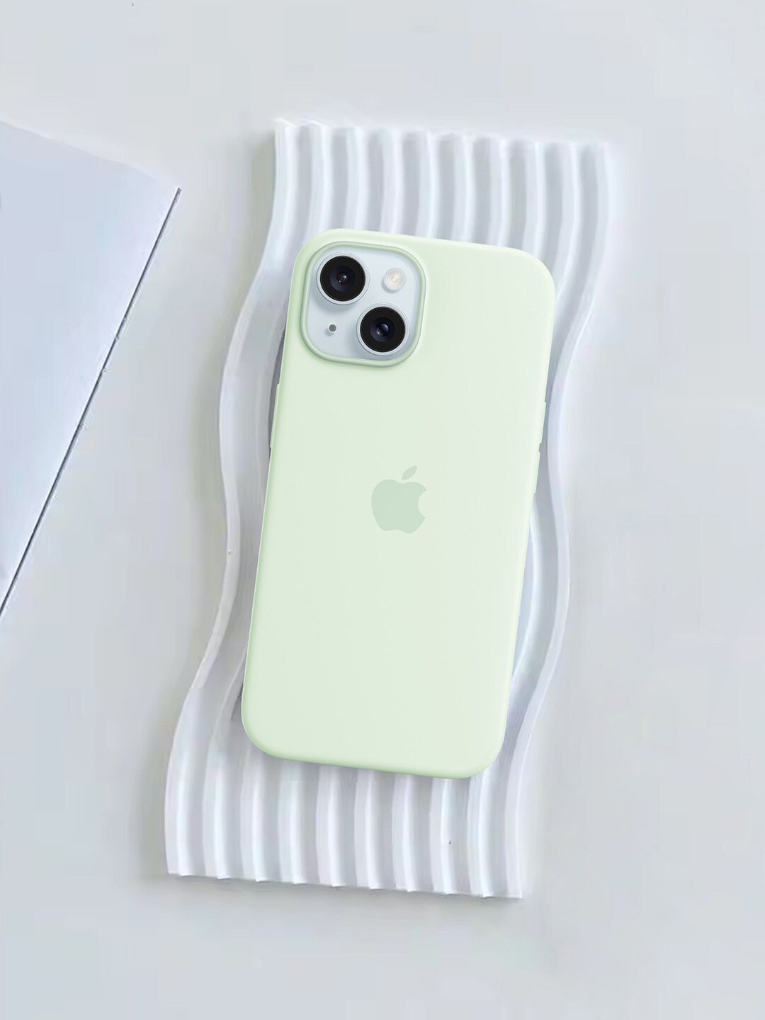 

TREEMODA Solid Printed iPhone 15 Back Case Mobile Accessories, Green