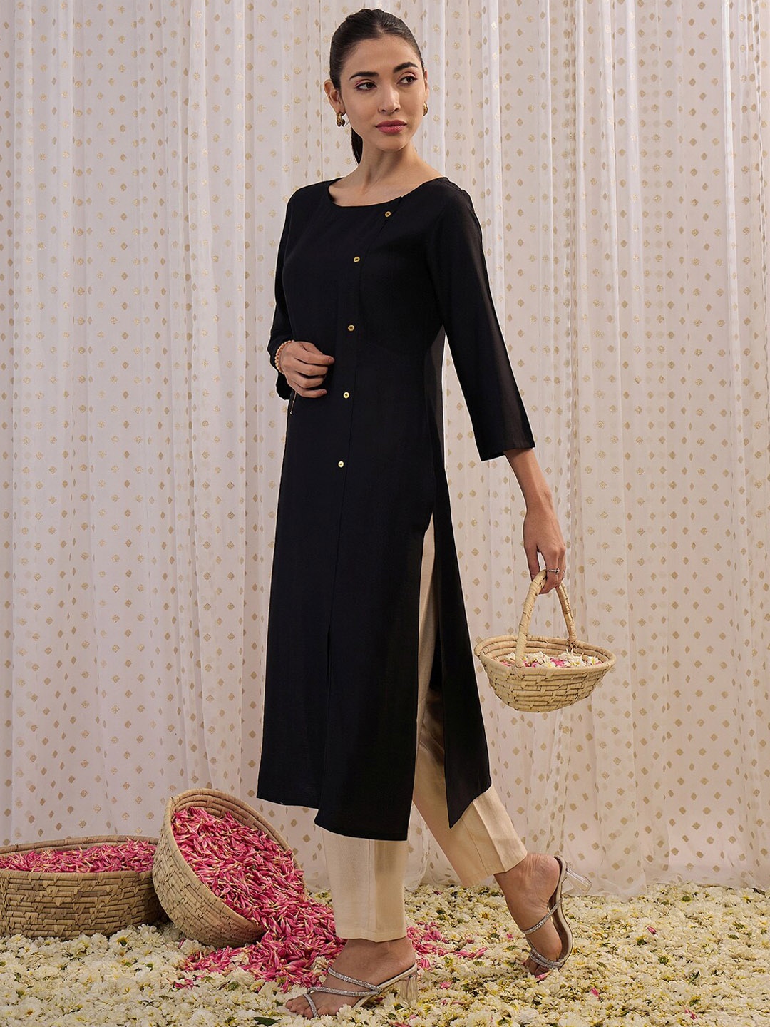 

Indo Era Round Neck Three-Quarter Sleeves Straight Kurta, Black