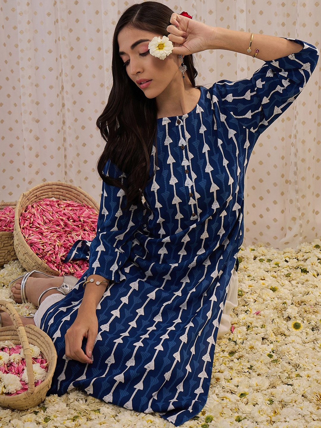 

Indo Era Floral Printed Round Neck Three-Quarter Sleeves Straight Kurta, Navy blue