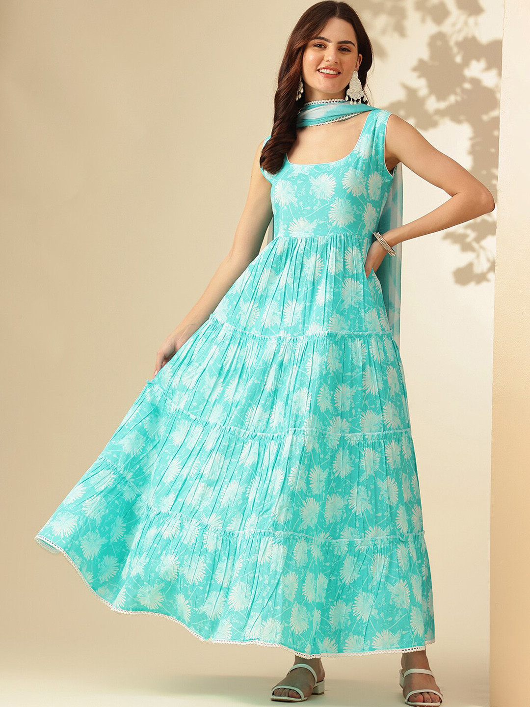 

OMASK Tie And Dye Cotton Anarkali Kurta With Dupatta, Blue