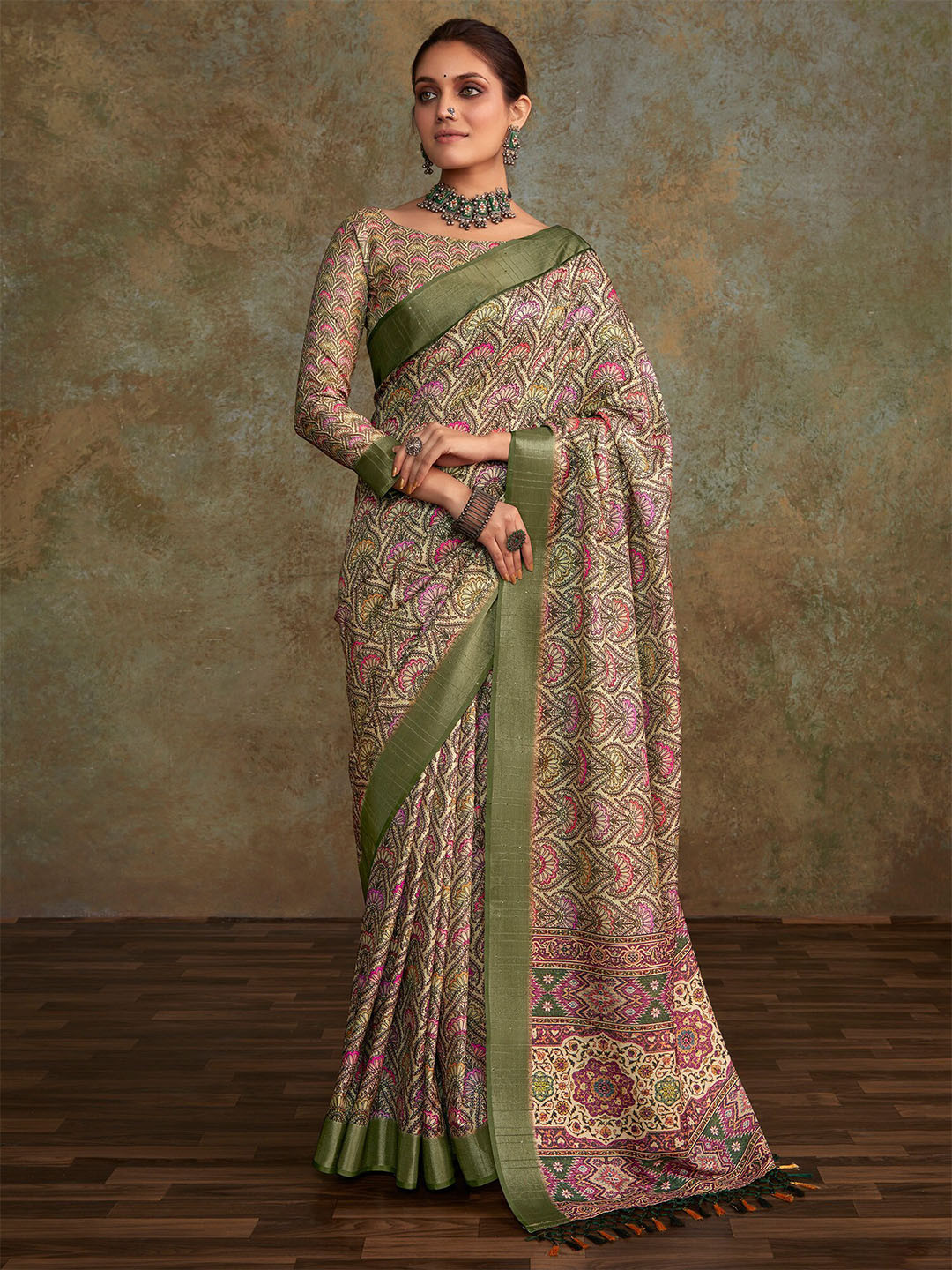 

elora Ethnic Motifs Sequinned Silk Blend Saree, Green
