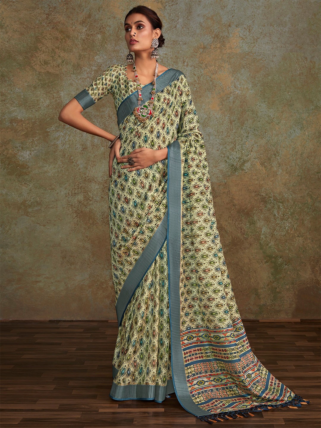 

elora Ethnic Motifs Sequinned Silk Blend Saree, Green