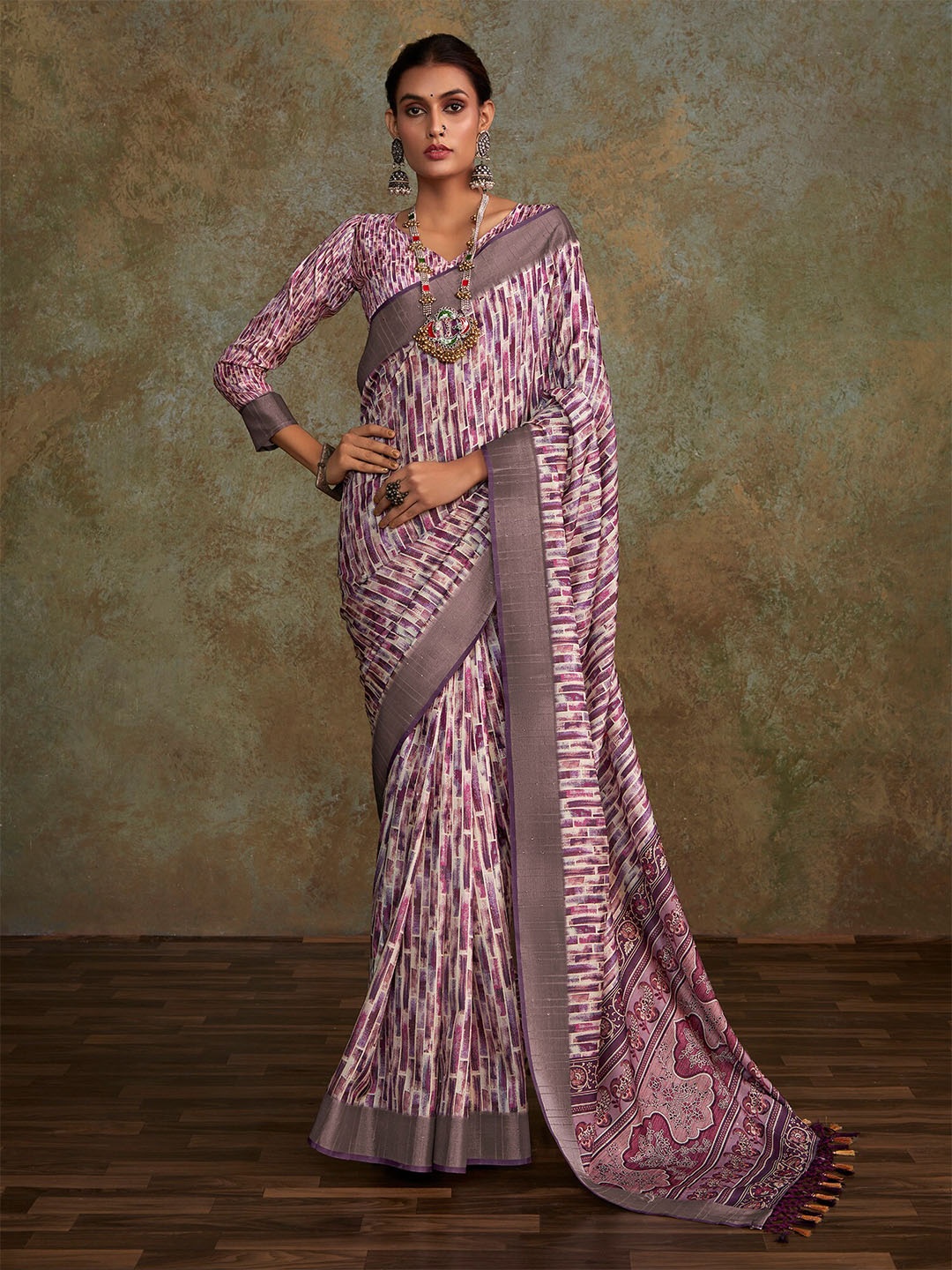 

elora Sequinned Silk Blend Saree, Lavender