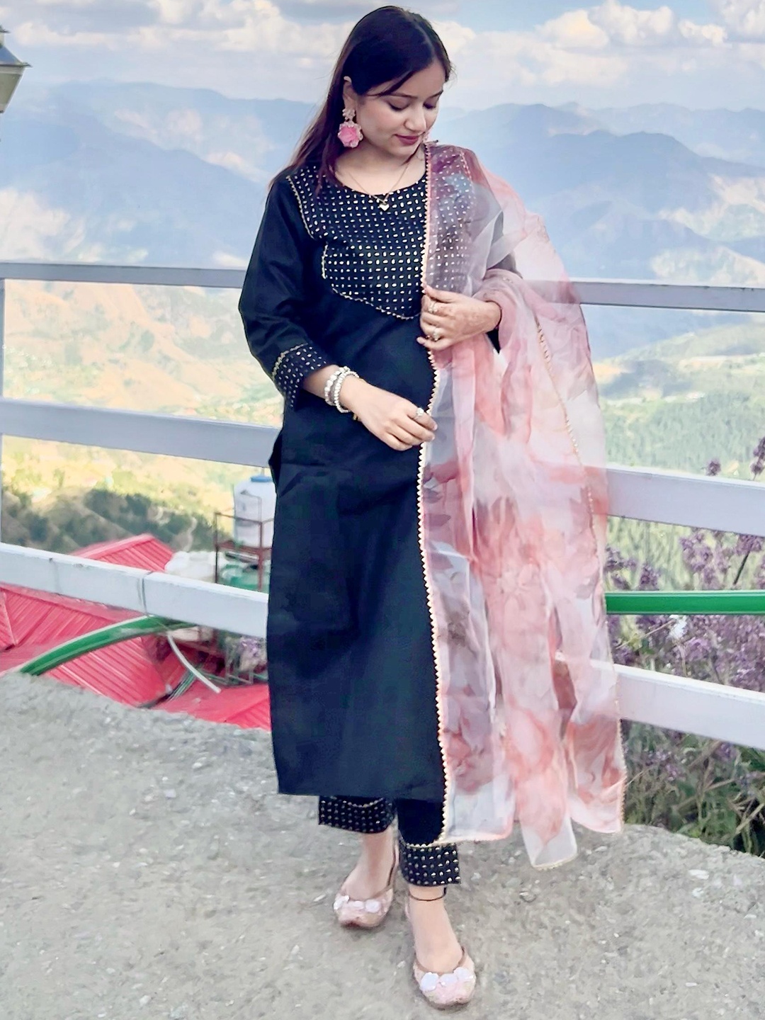 

Twika Yoke Design Regular Kurta with Trouser & Dupatta, Black