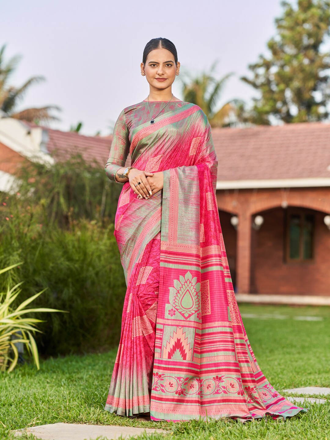 

Kandora Poly Crepe Geometric Print Festive Saree, Magenta