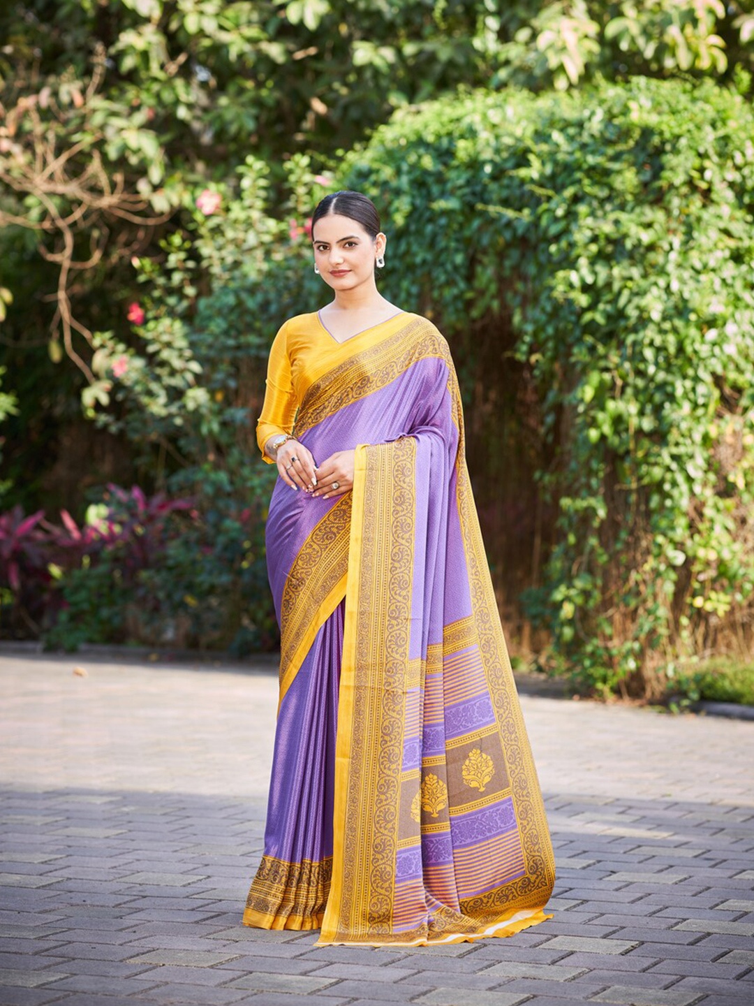 

Kandora Floral Printed Poly Crepe Saree, Purple