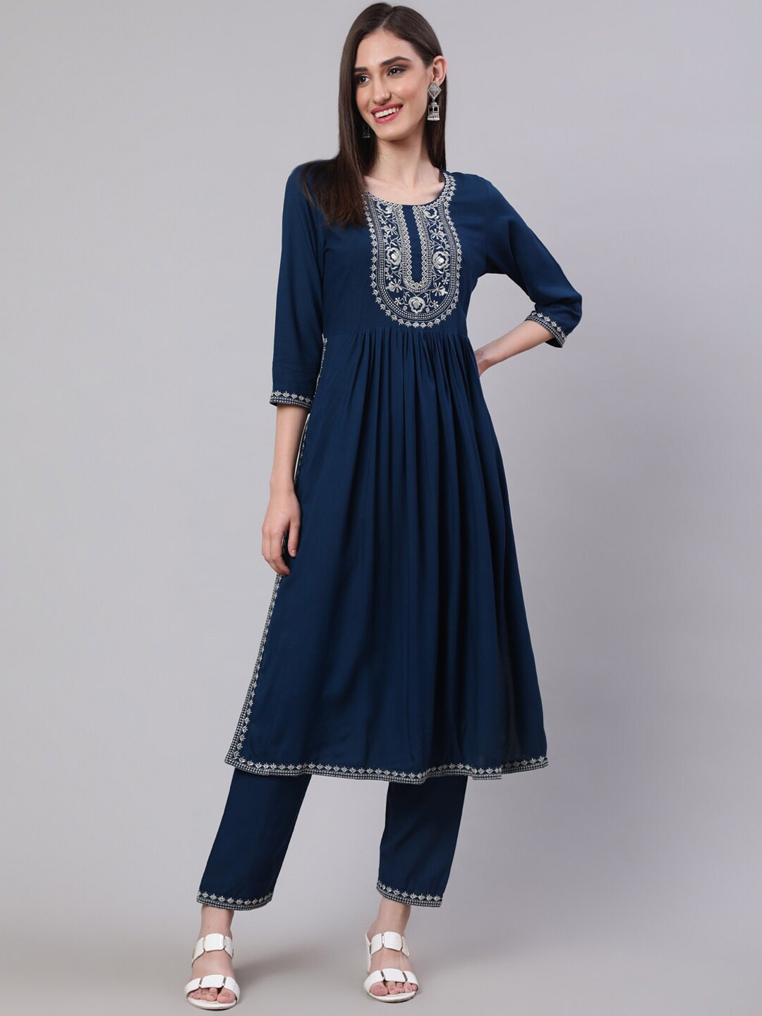 

Light Daisy Floral Yoke Design Round Neck A-Line Kurta With Trousers, Navy blue