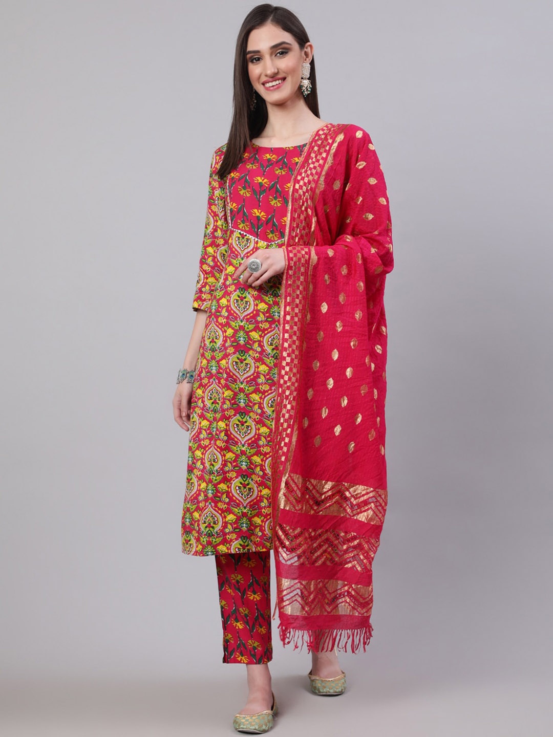 

Light Daisy Floral Printed Gotta Patti Kurta with Trousers & With Dupatta, Red