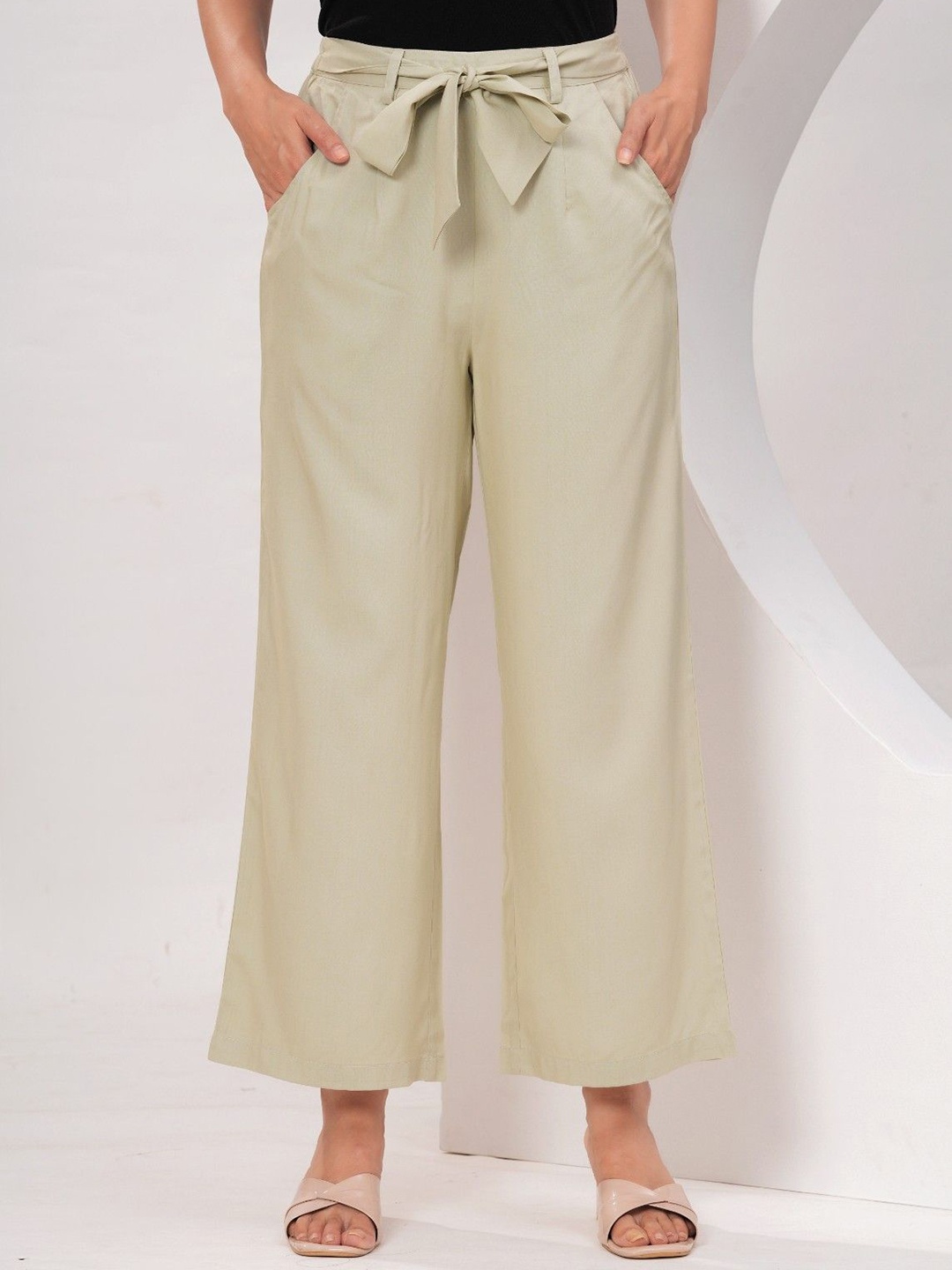 

ETC Women Beige Mid-Rise Regualr Parallel Trousers