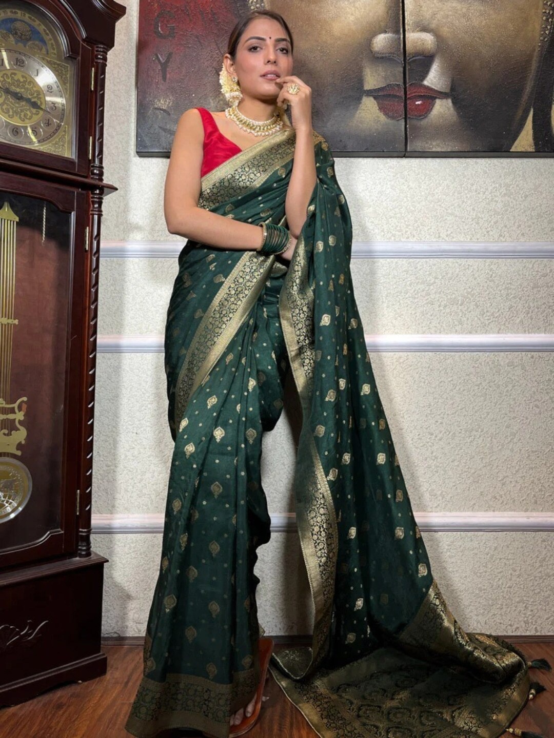 

HOLLYBEE TELLS Ethnic Motifs Zari Silk Blend Banarasi Saree, Green