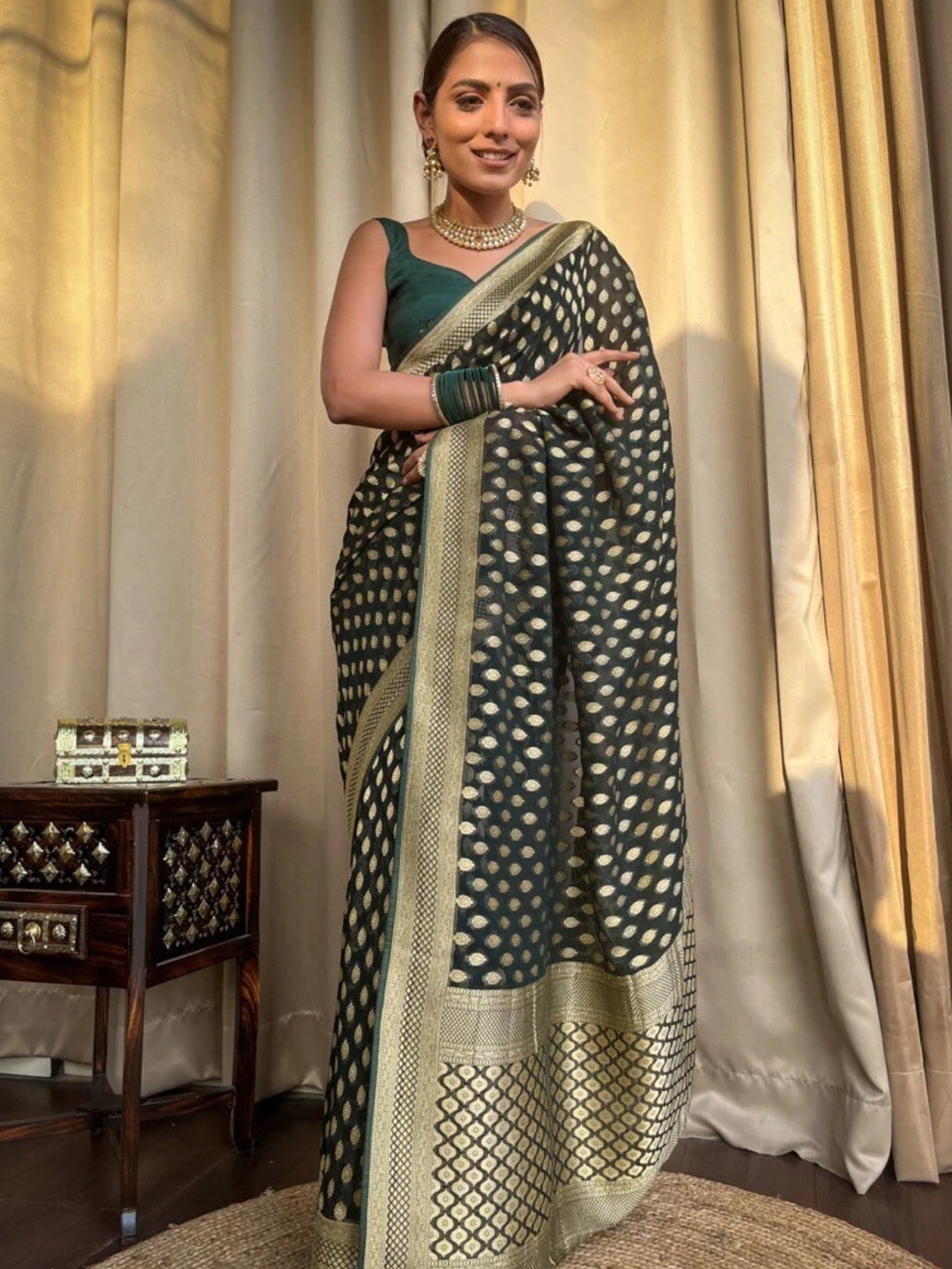 

HOLLYBEE TELLS Ethnic Motifs Zari Silk Blend Banarasi Saree, Green