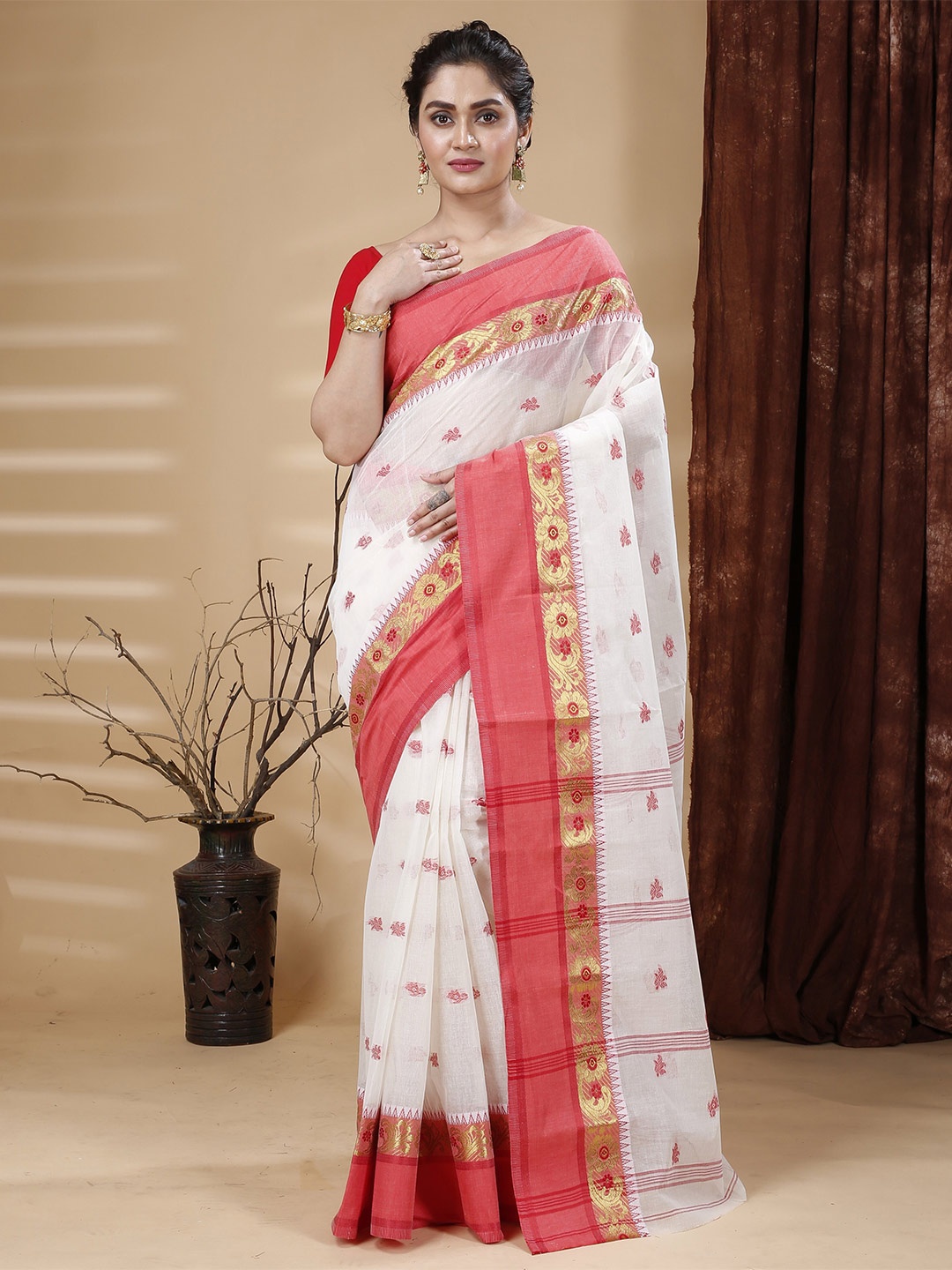 

SLAGHA Woven Design Zari Pure Cotton Taant Saree, White