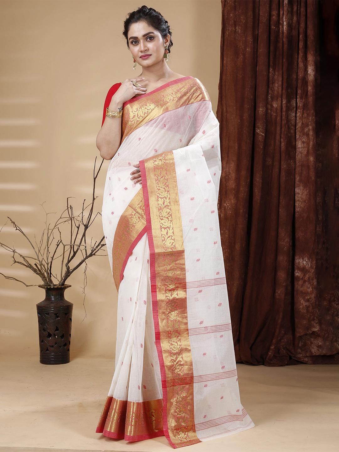 

SLAGHA Woven Design Zari Pure Cotton Taant Saree, White