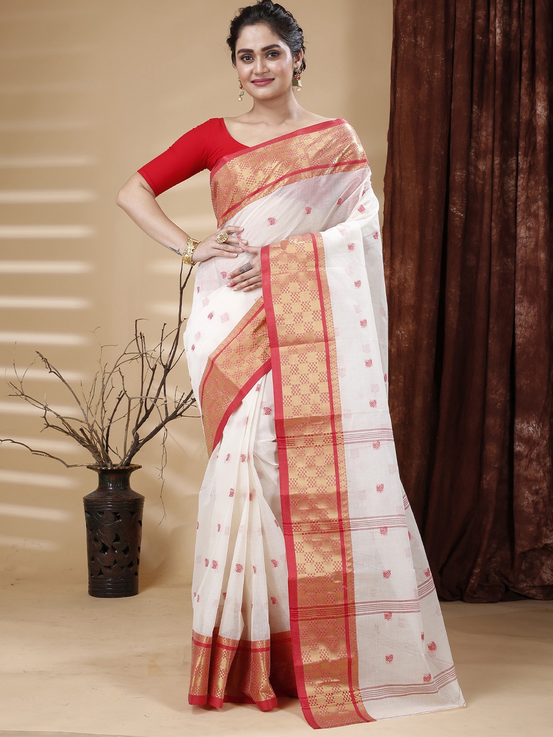 

SLAGHA Woven Design Zari Pure Cotton Taant Saree, White