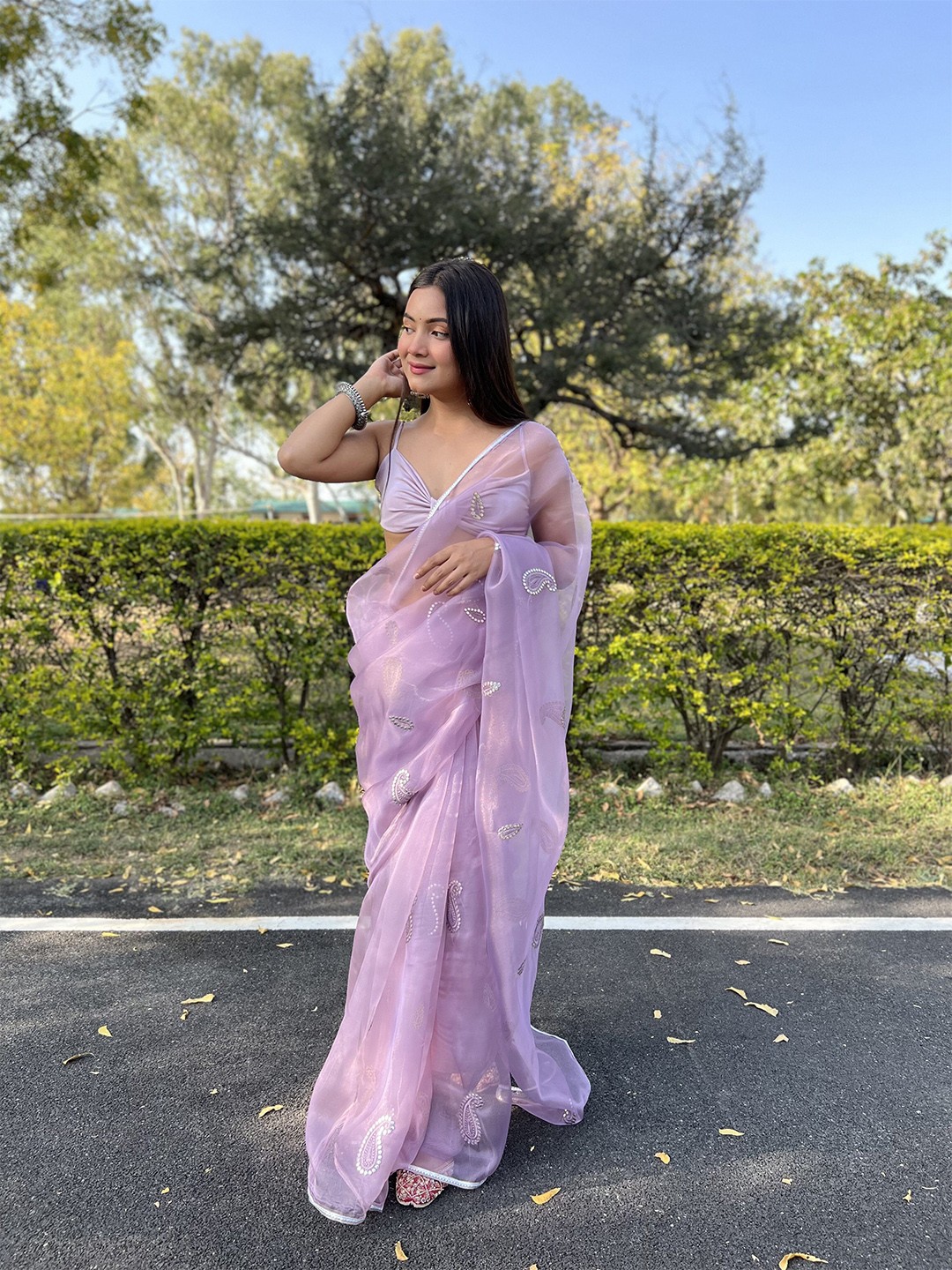 

SAREESBYCHIRAG Paisley Embroidered Pure Georgette Saree, Purple