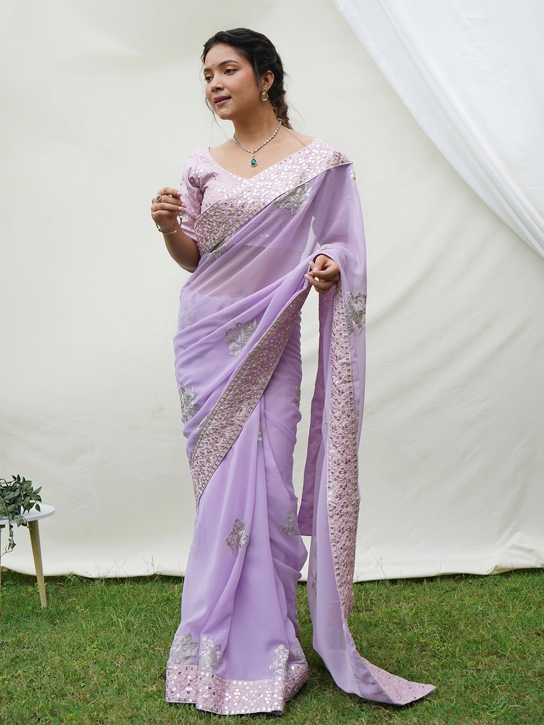 

SAREESBYCHIRAG Ethnic Motifs Embroidered Pure Georgette Saree, Purple