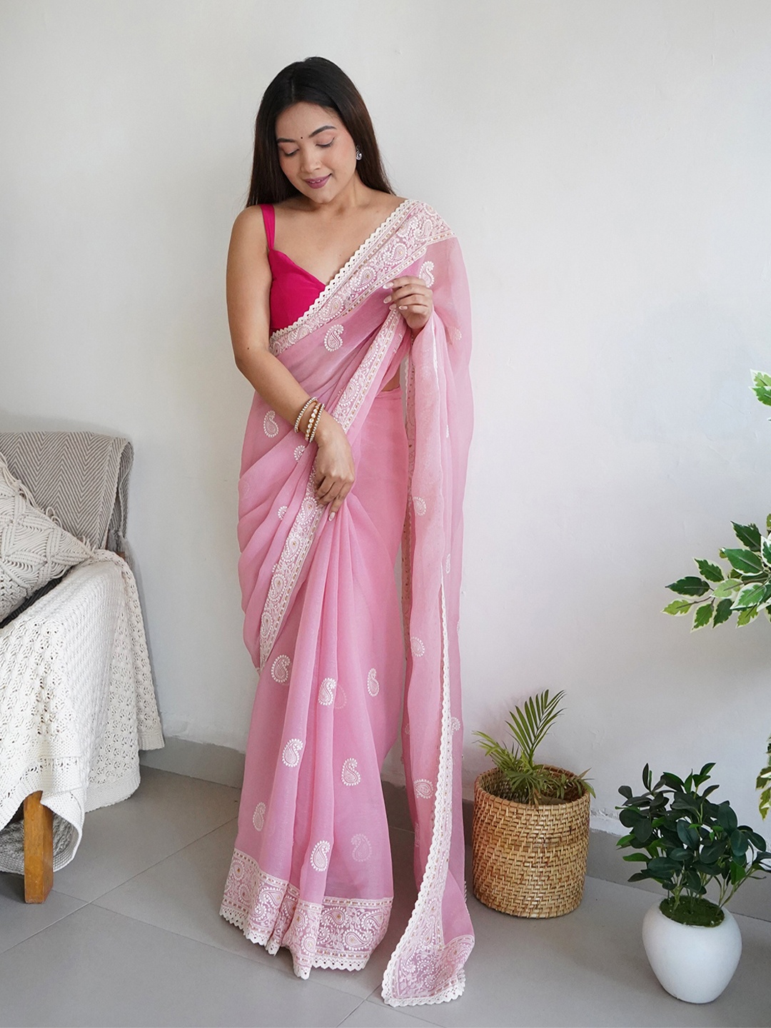 

SAREESBYCHIRAG Ethnic Motifs Embroidered Pure Georgette Saree, Pink