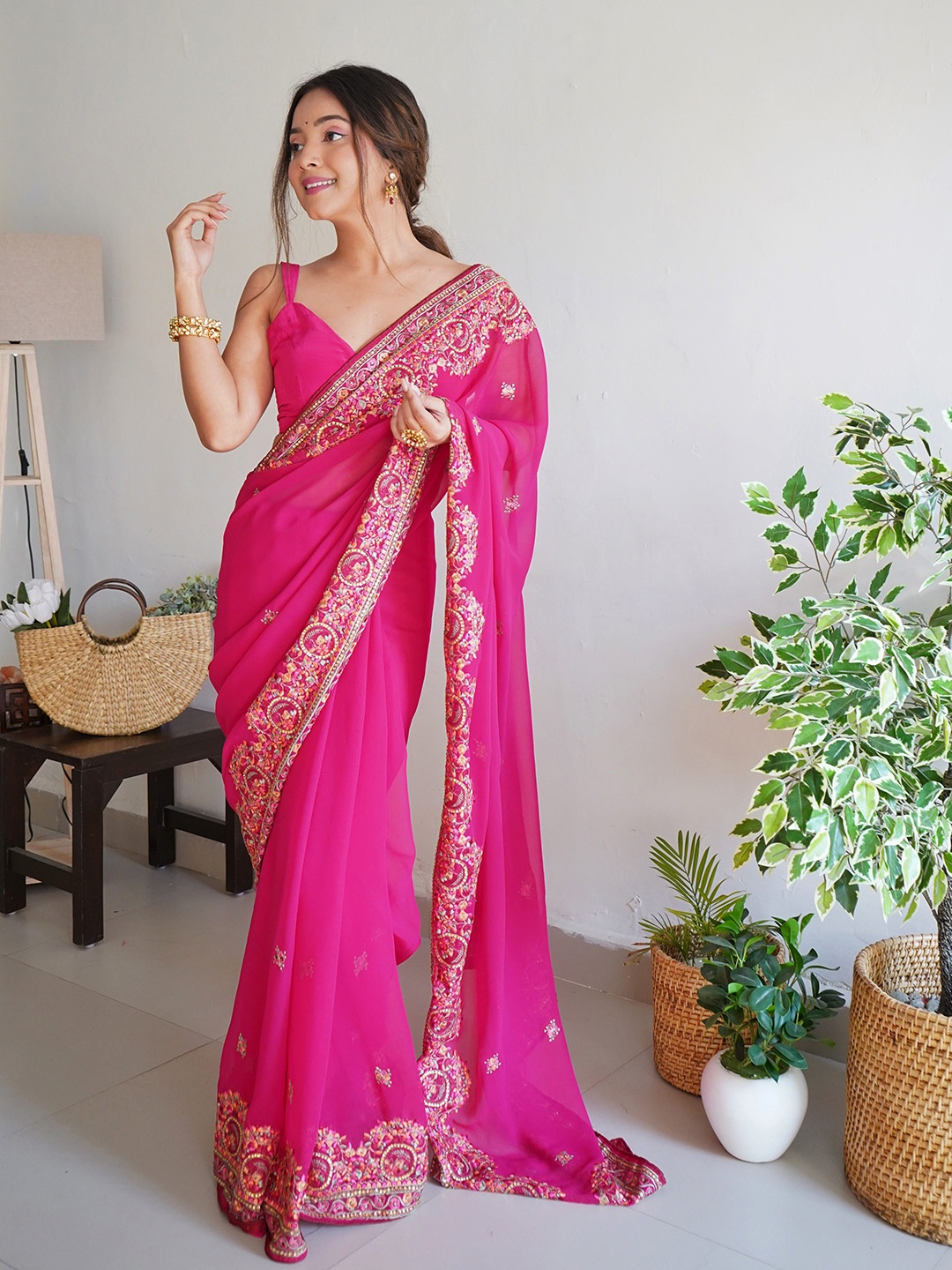 

SAREESBYCHIRAG Ethnic Motifs Embroidered Pure Georgette Saree, Pink