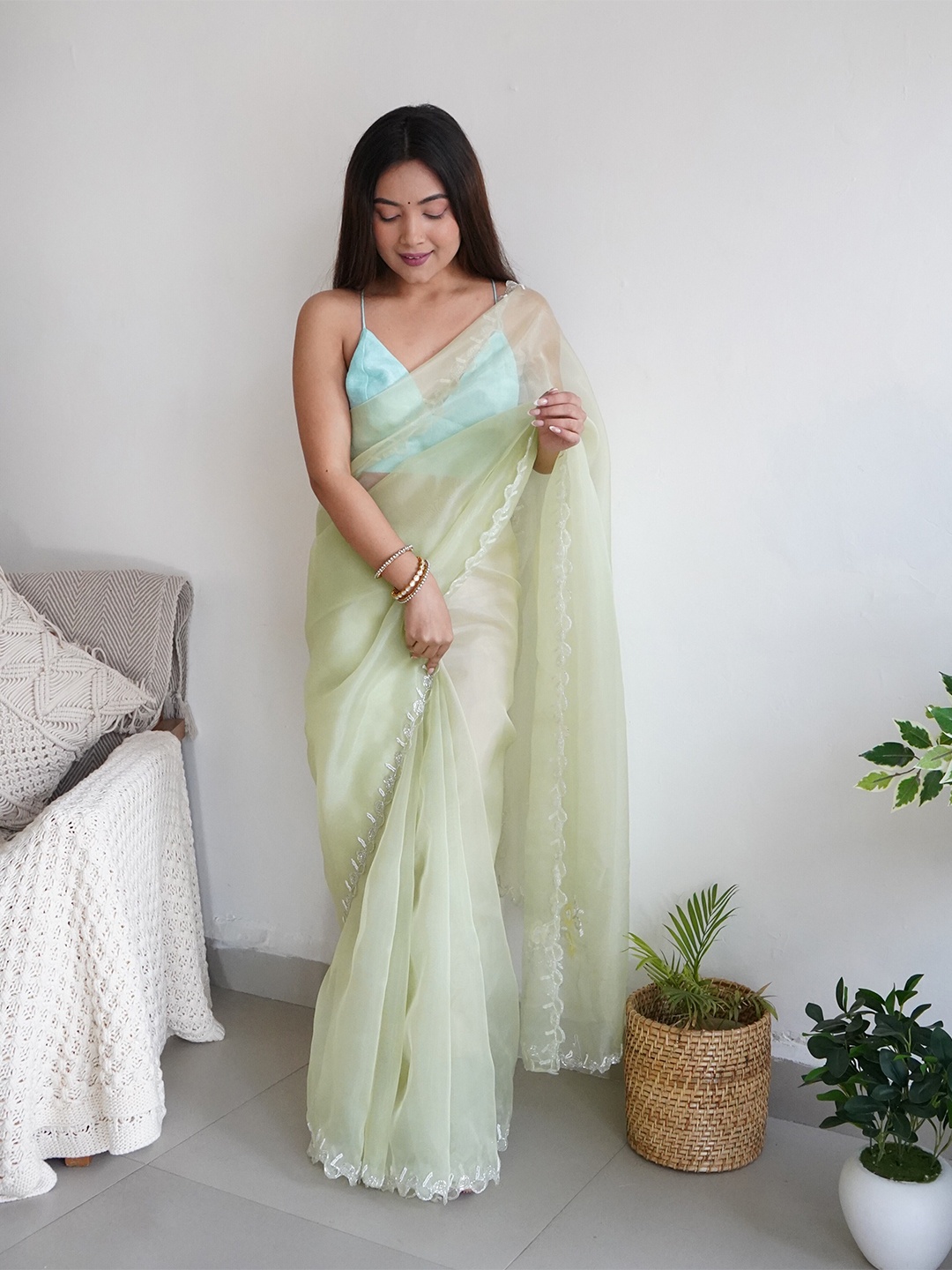 

SAREESBYCHIRAG Embroidered Solid Organza Saree, Green