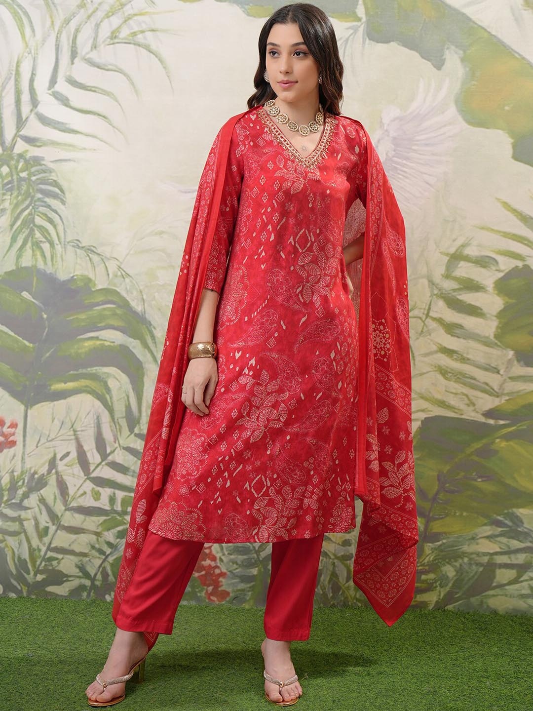 

Vishudh Floral Printed Regular Kurta with Trousers & With Dupatta, Pink