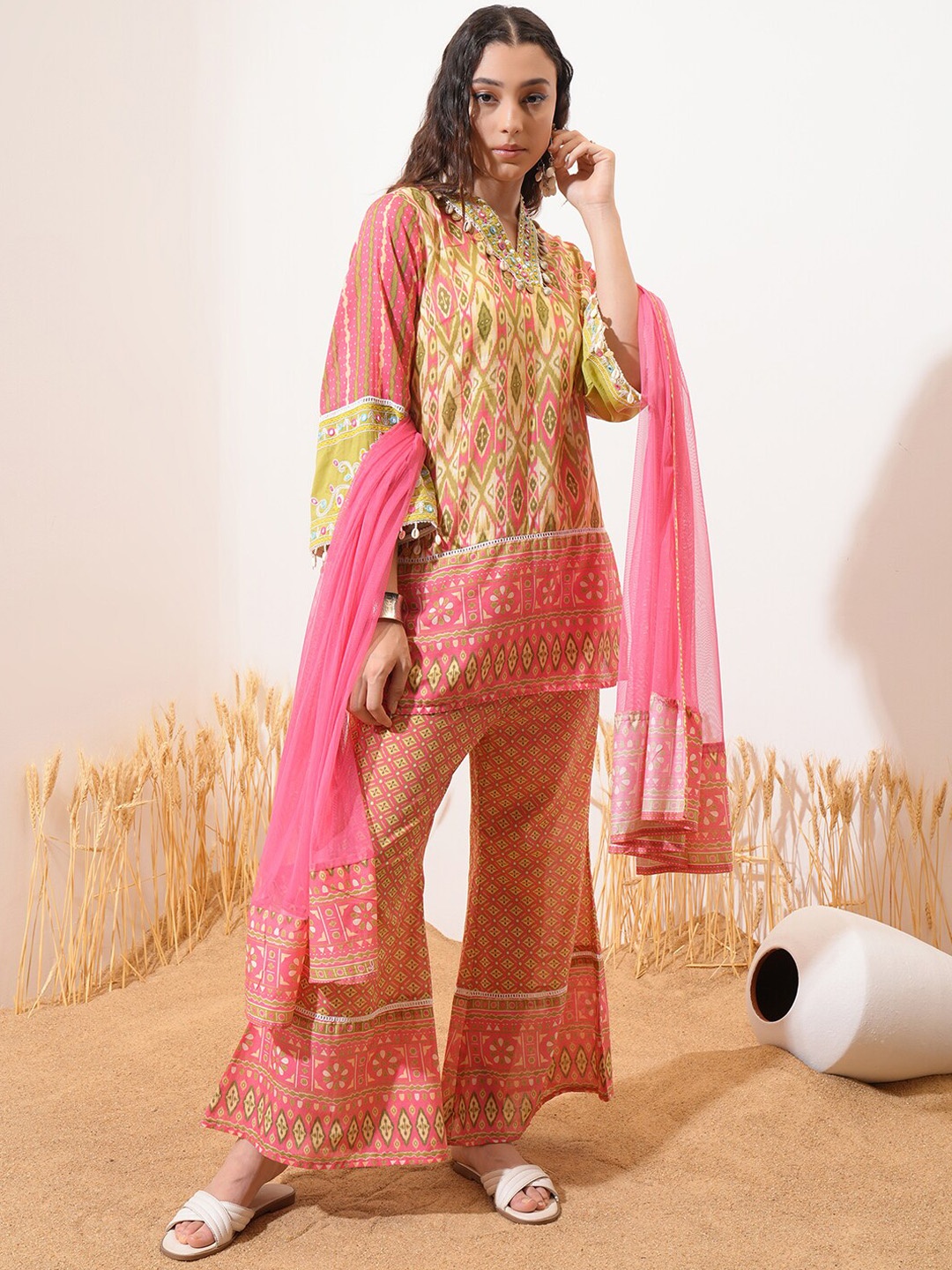 

Vishudh Green Floral Printed Regular Pure Cotton Kurti with Palazzo & Dupatta