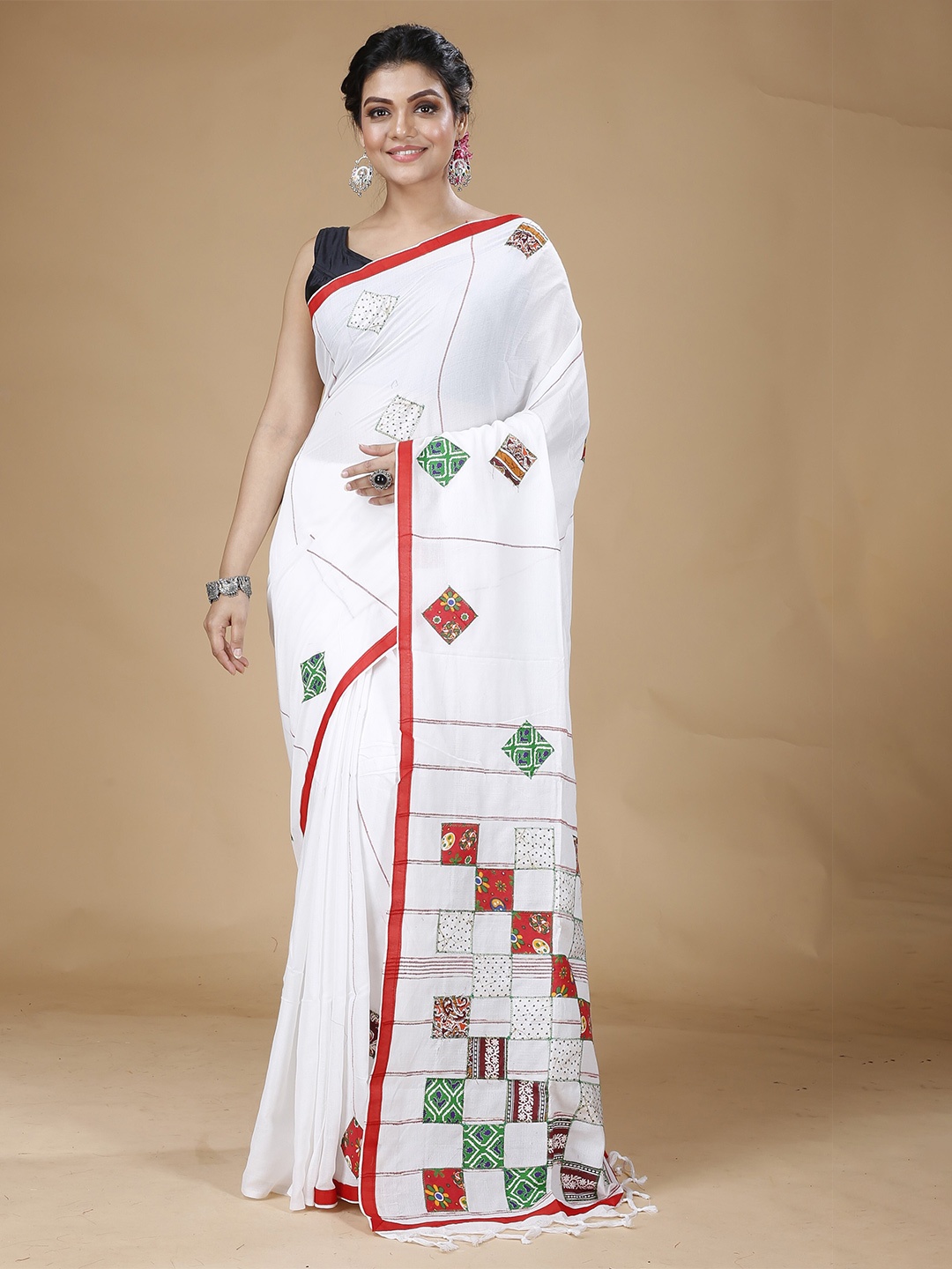 

SLAGHA Embroidered Pure Cotton Taant Saree, White