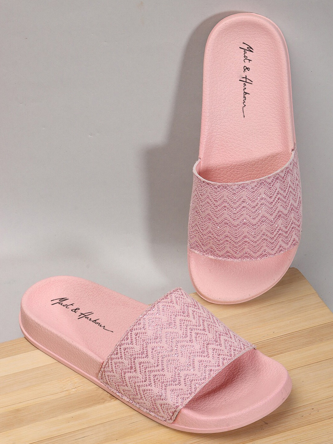 

Mast & Harbour Women Textured Sliders, Pink