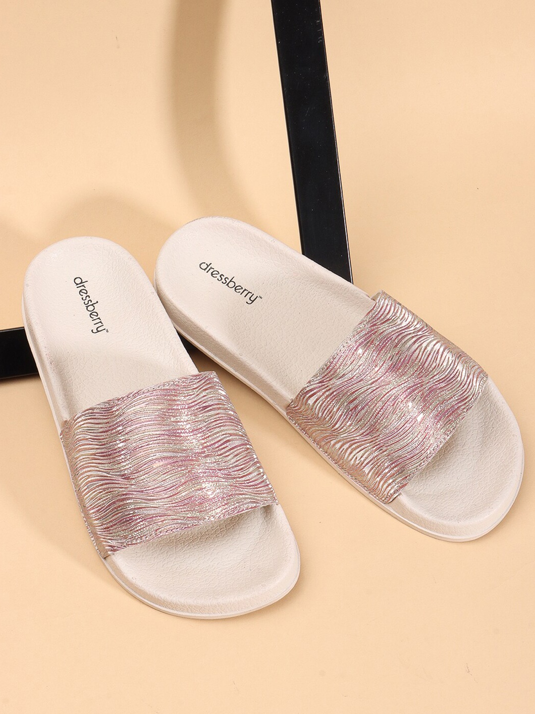 

DressBerry Women Pink Self Design Sliders