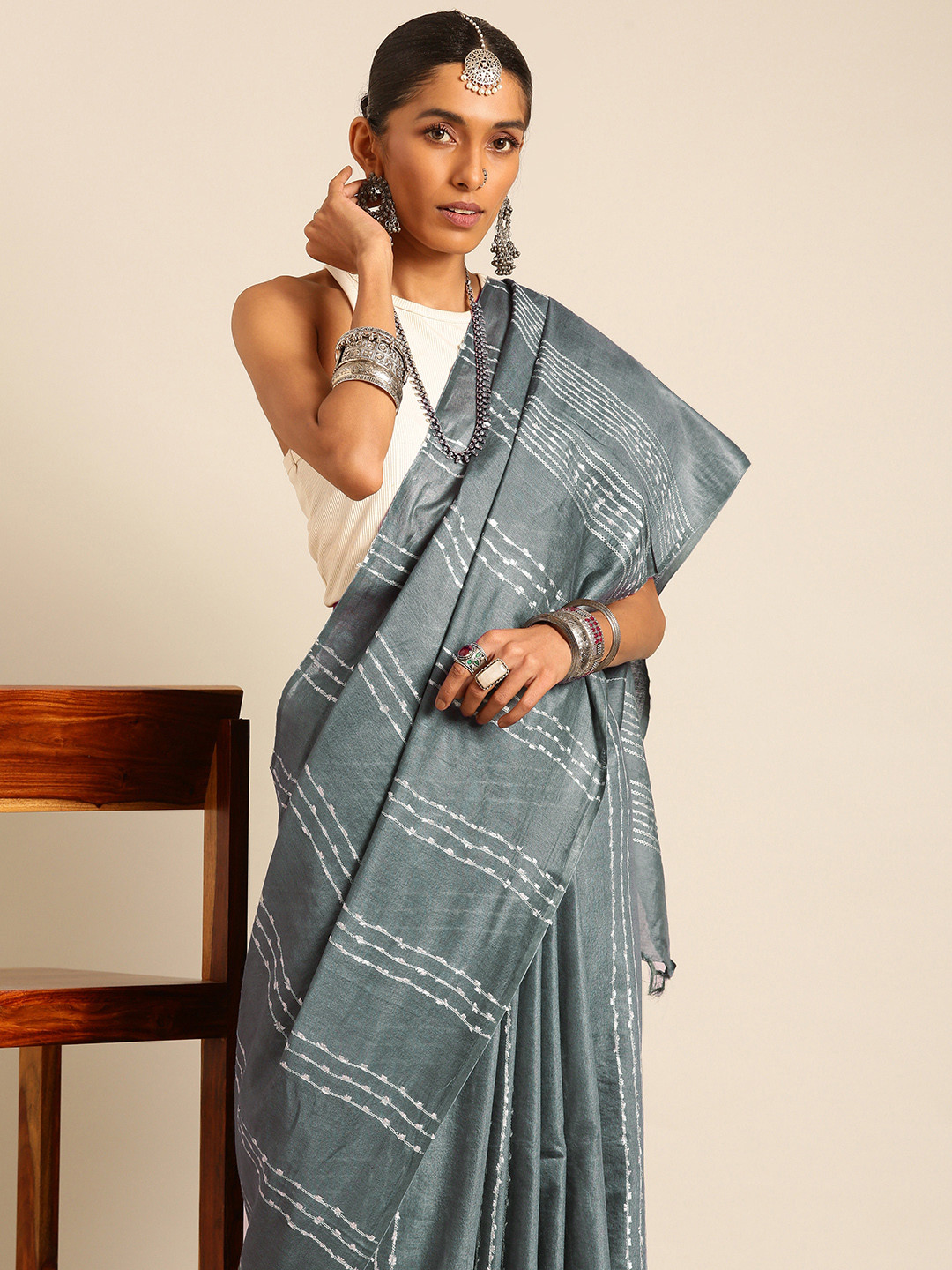 

Taavi Woven Design Handloom Bhagalpuri Saree, Grey
