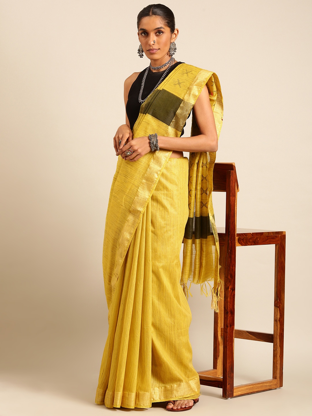 

Taavi Woven Design Bhagalpuri Saree, Yellow