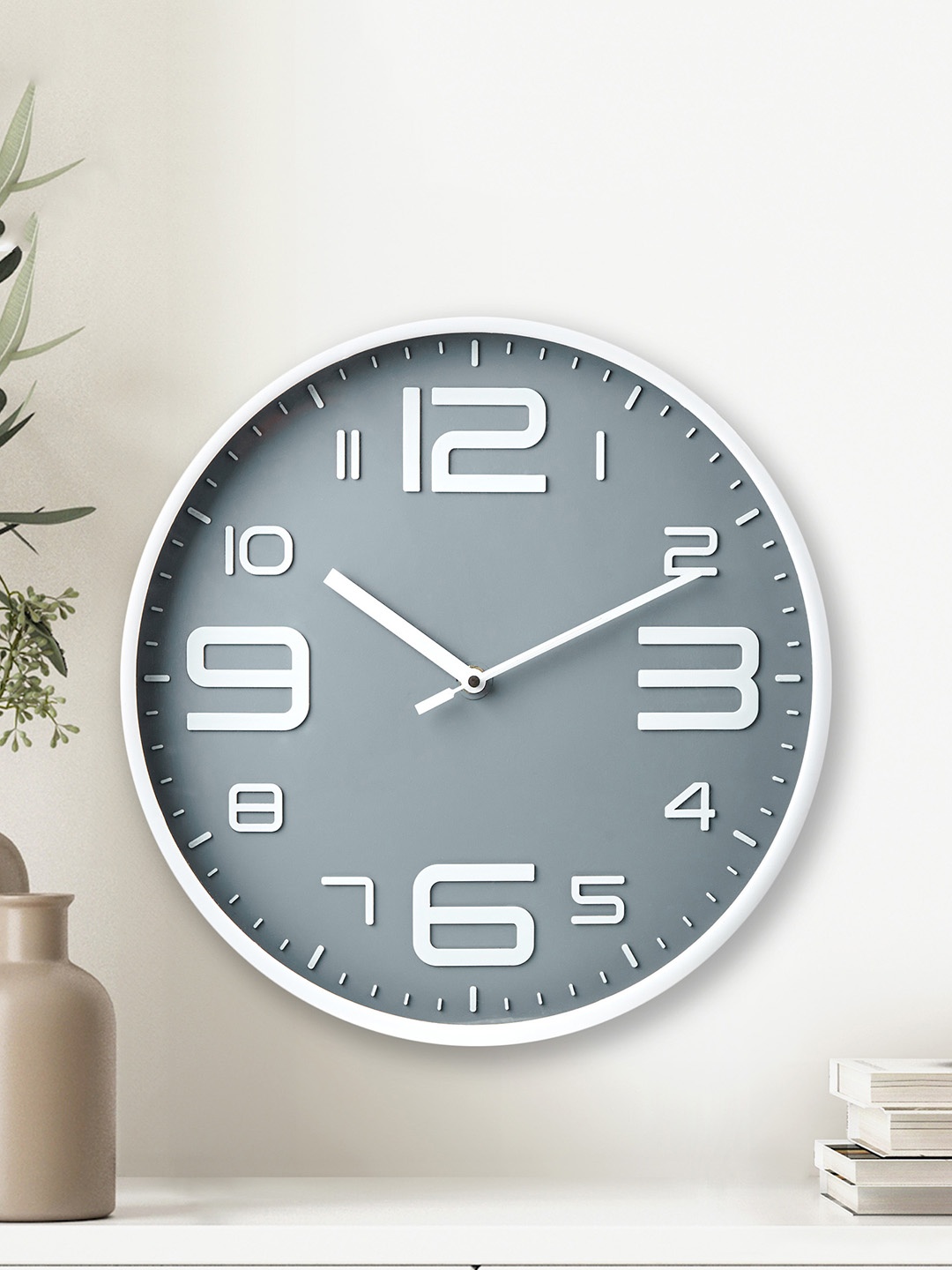 

Home Centre Grey & White Contemporary Round Shaped Wall Clock