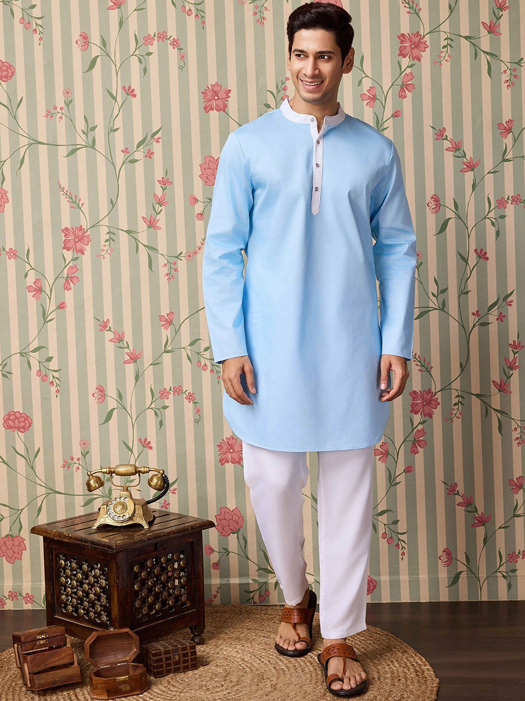 

Ode by House of Pataudi Mandarin Collar Long Sleeves Pure Cotton Kurta Set, Blue