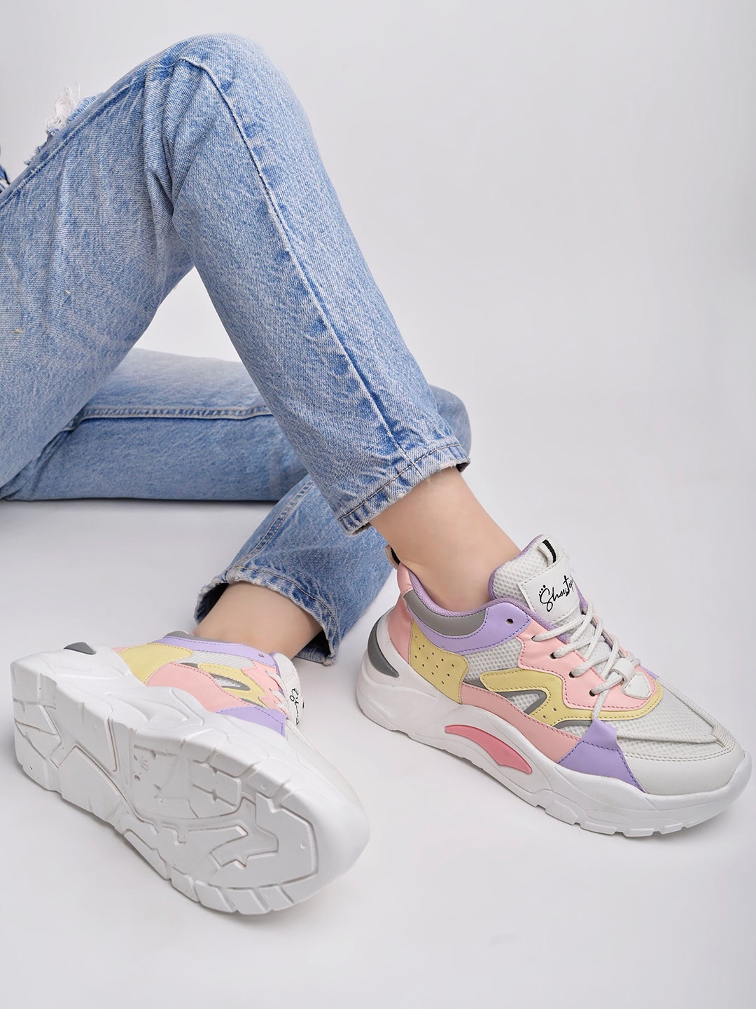 

Shoetopia Women Colourblocked Round Toe Lightweight Sneakers, White