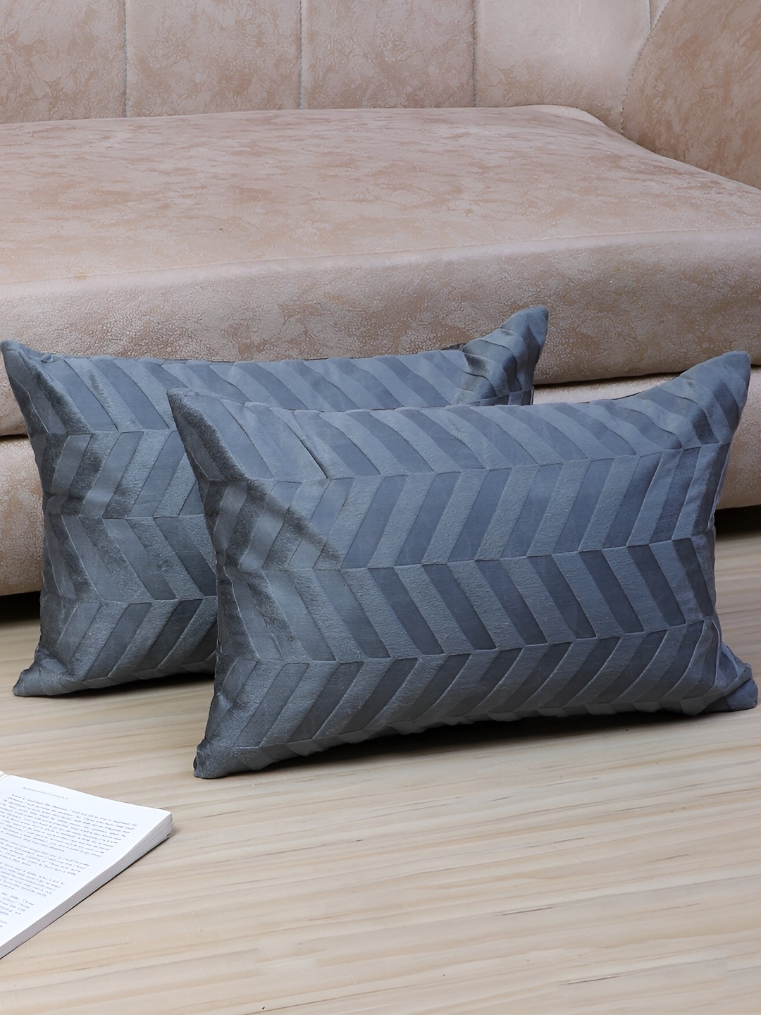 

MFD HOME FURNISHING Grey 2 Pieces Geometric Velvet Rectangle Cushion Covers