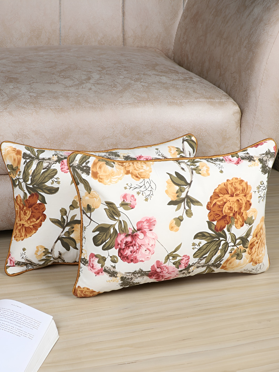 

MFD HOME FURNISHING Beige & Green 2 Pieces Floral Rectangle Cotton Cushion Covers
