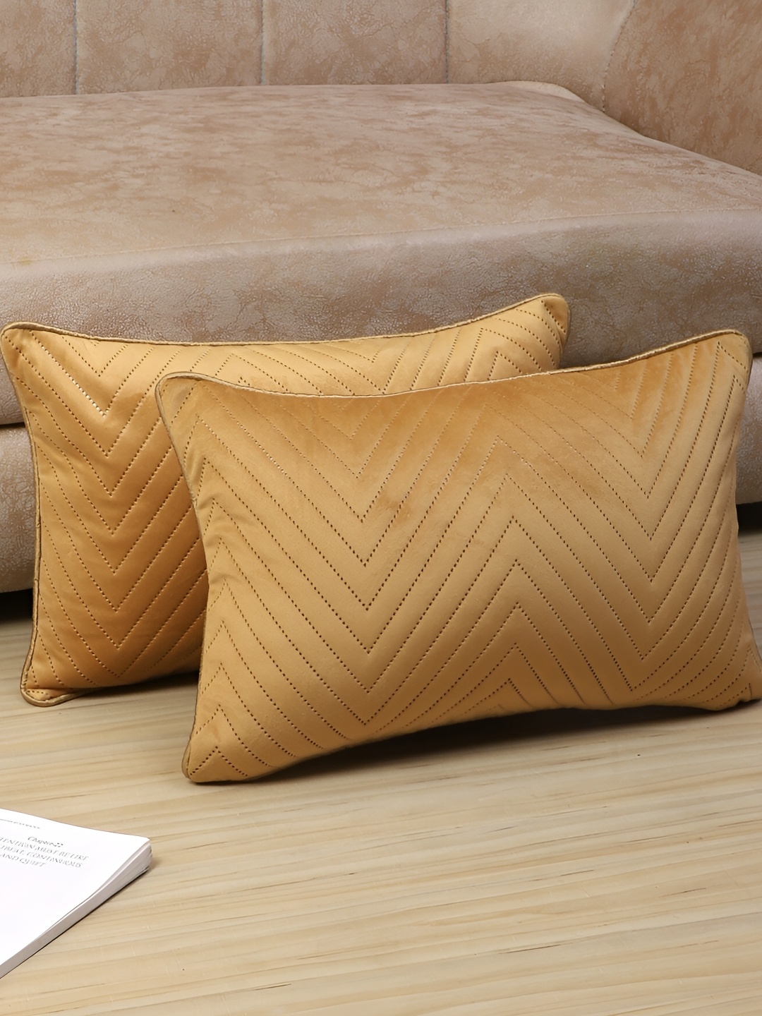 

MFD HOME FURNISHING Gold-Toned 2 Pieces Geometric Rectangle Satin Cushion Covers