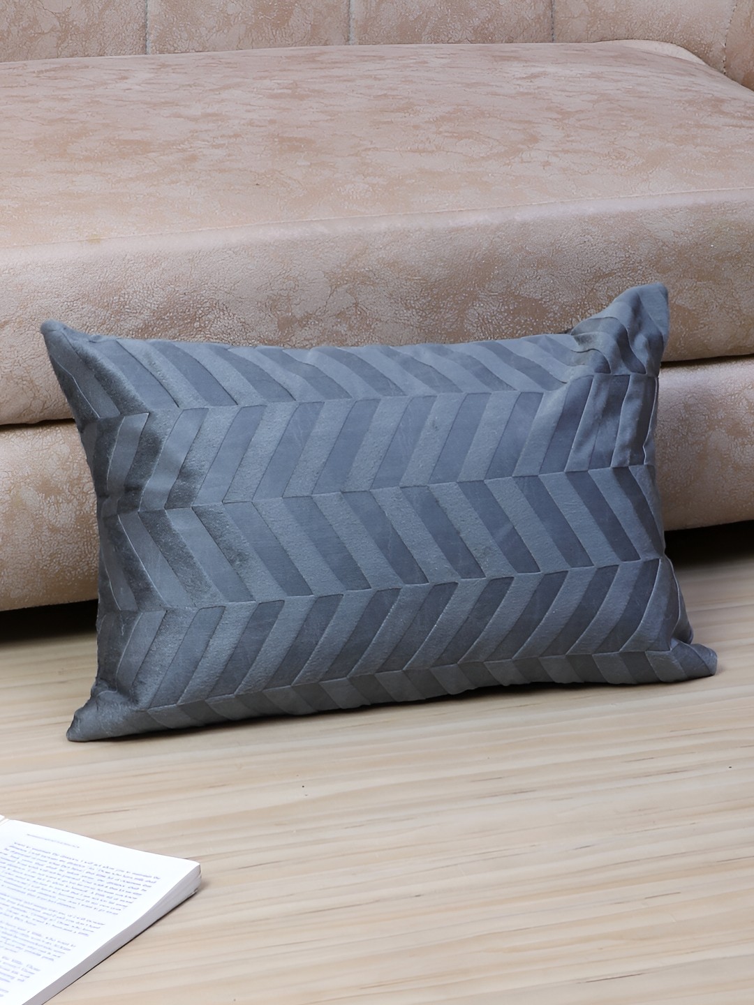 

MFD HOME FURNISHING Grey Geometric Velvet Rectangle Cushion Cover