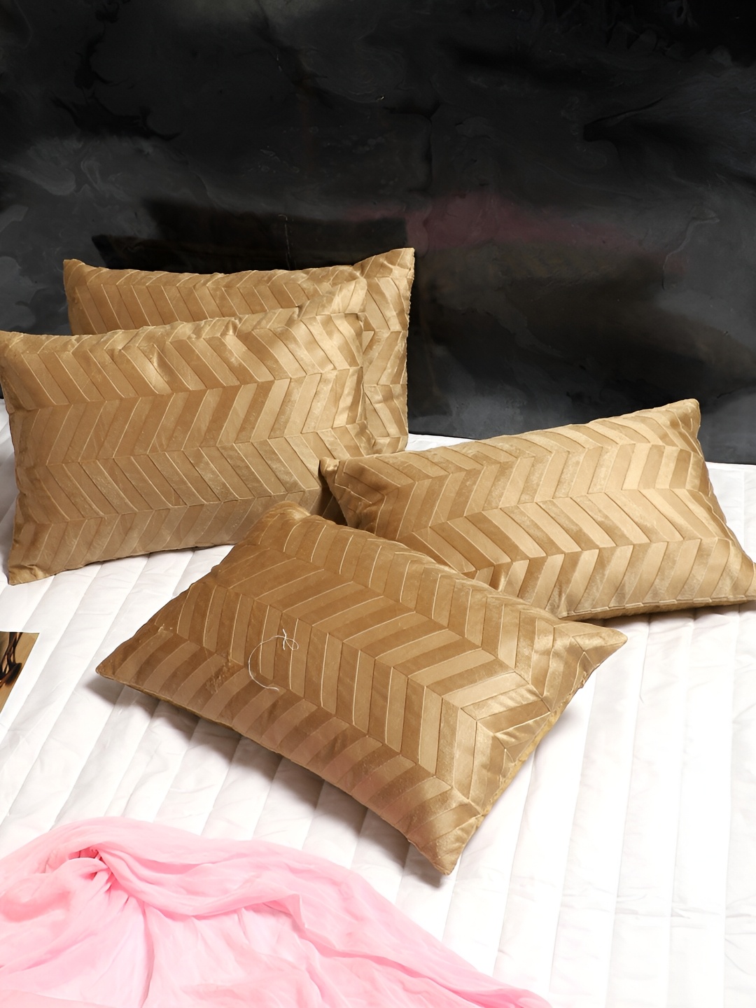 

MFD HOME FURNISHING Brown 4 Pieces Velvet Rectangle Cushion Covers