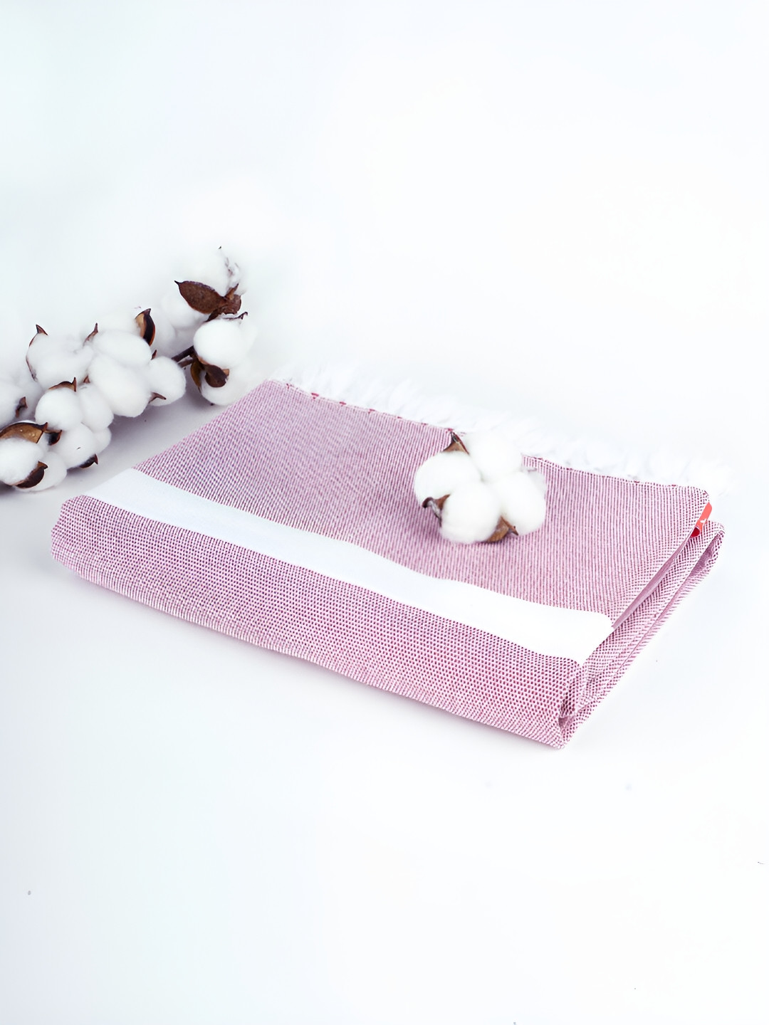 

Doctor Towels Pink & White Printed Cotton 225 GSM Bath Towel