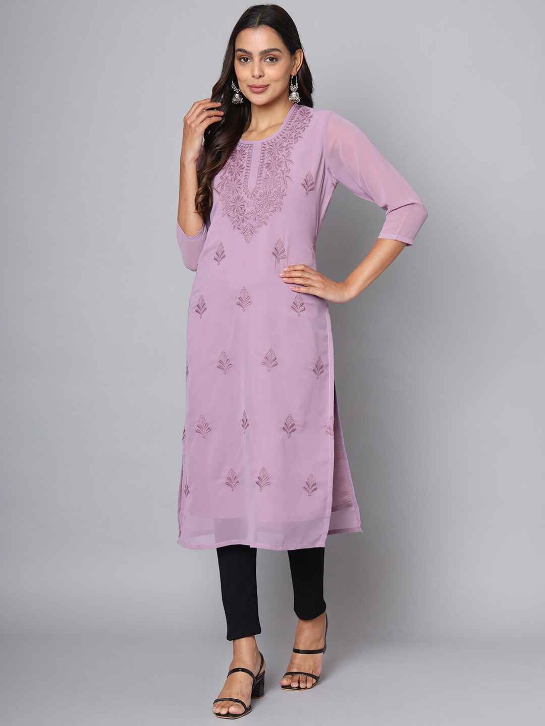 

SUNDARNAARI Embroidered Round Neck Three-Quarter Sleeves Straight Kurta, Lavender