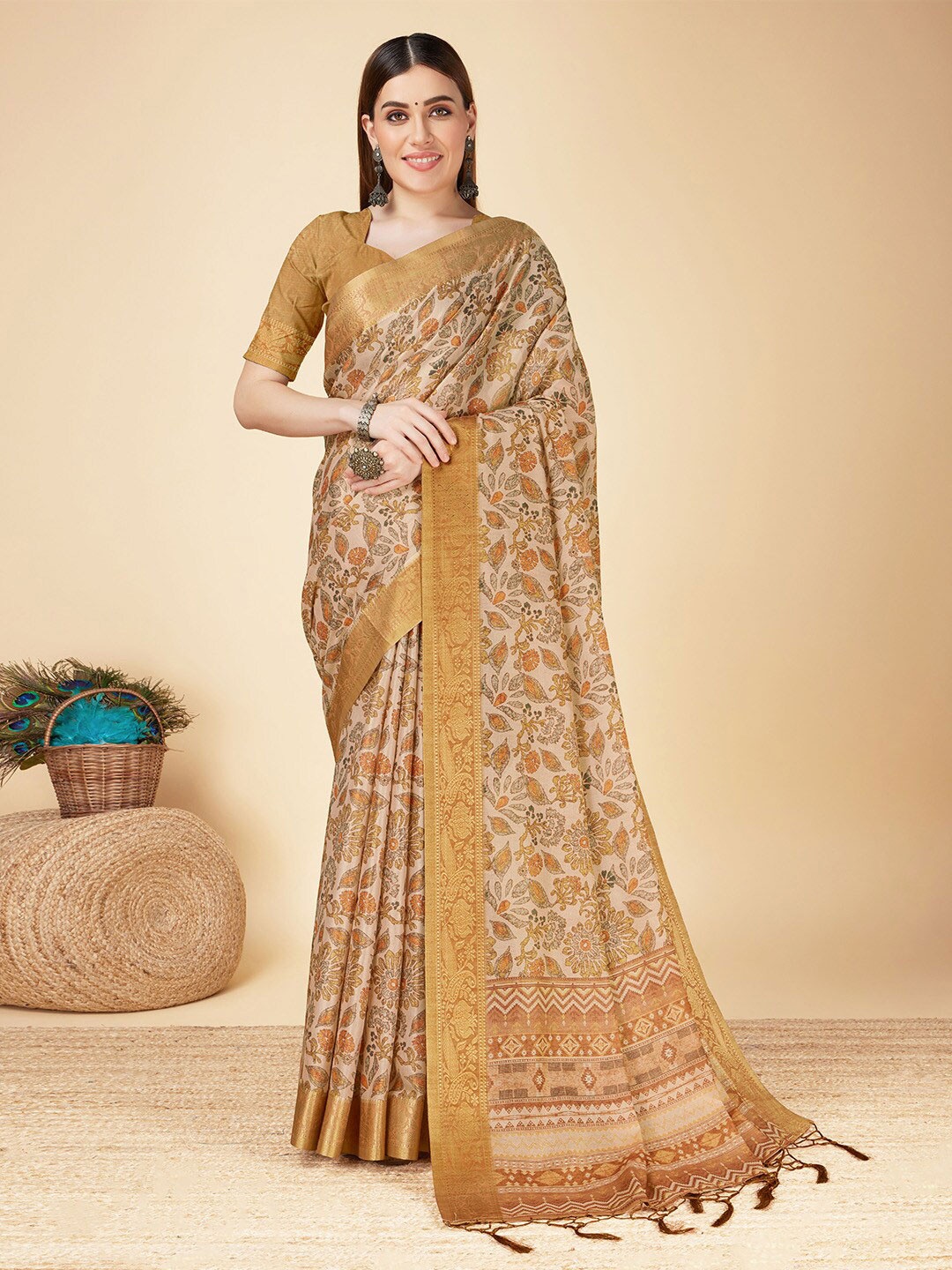 

Ishin Floral Zari Silk Blend Kanjeevaram Saree, Mustard