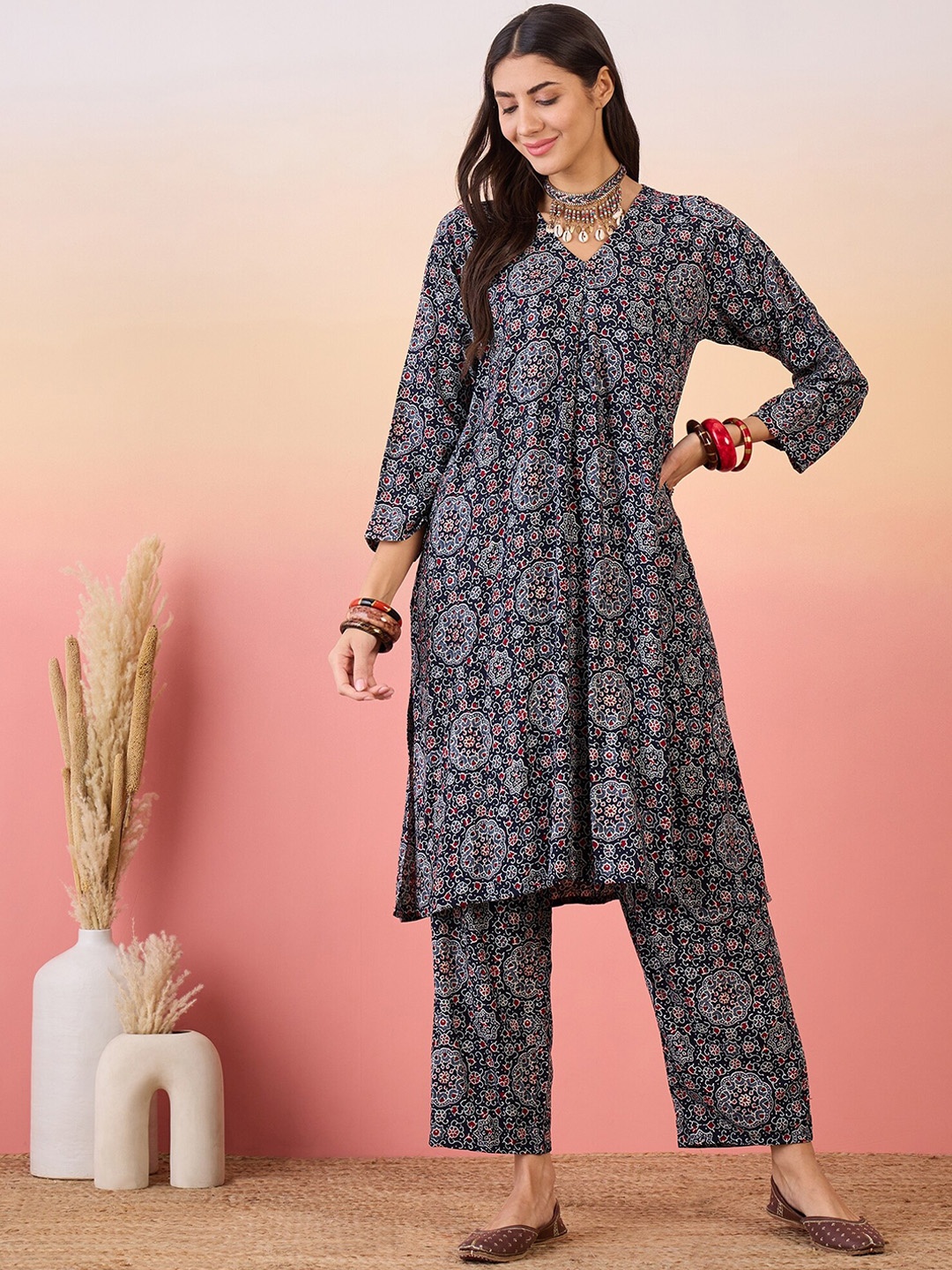 

InWeave Floral Printed A-Line Kurta with Trousers, Navy blue