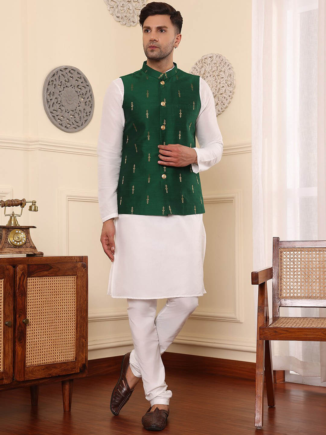 

DEYANN Ethnic Motifs Woven Design Mandarin Collar Straight Kurta With Churidar, Green